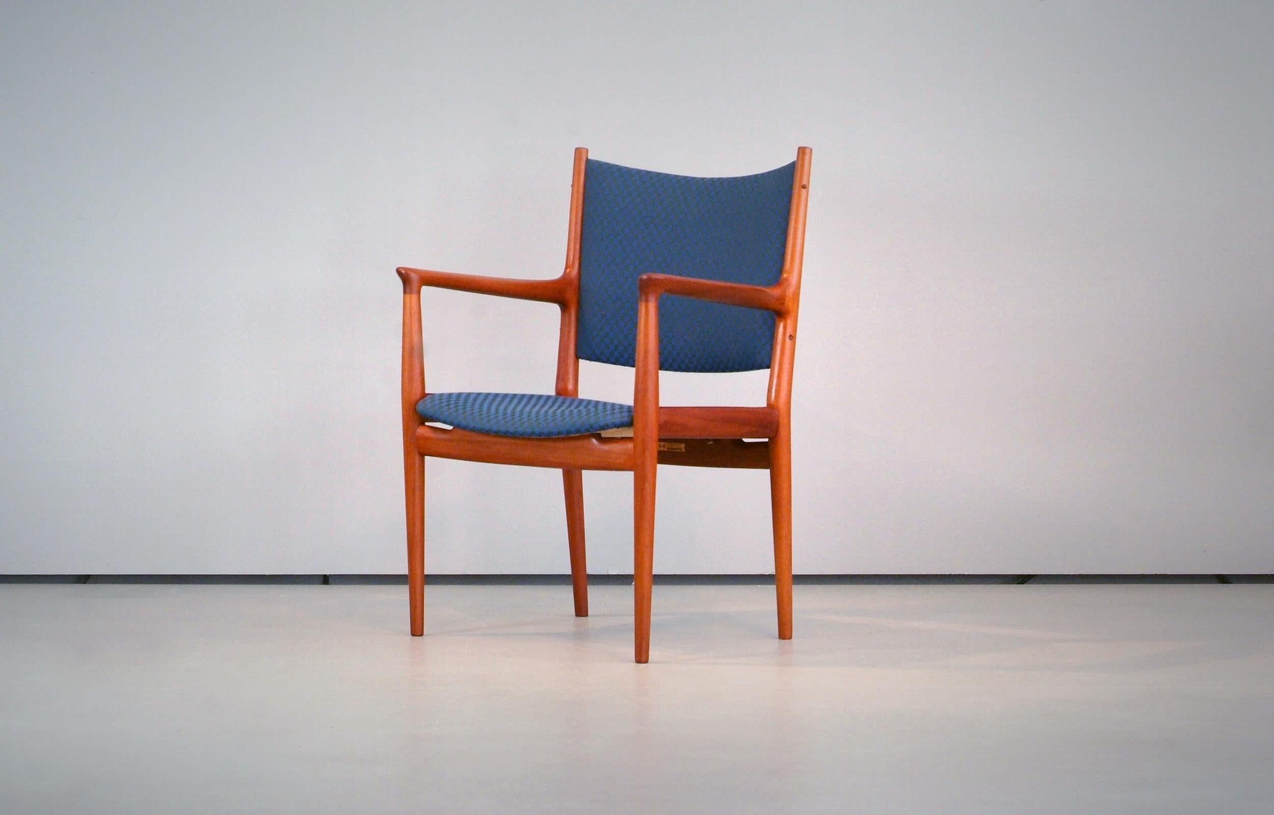 Wonderful Hans J. Wegner JH 513 Chairs (2) made by Johannes Hansen, Denmark. Beautiful grained teak frame with original blue pattern fabric upholstery. Teak frame prof. restored.

Normal wear consistent with age and use.

 