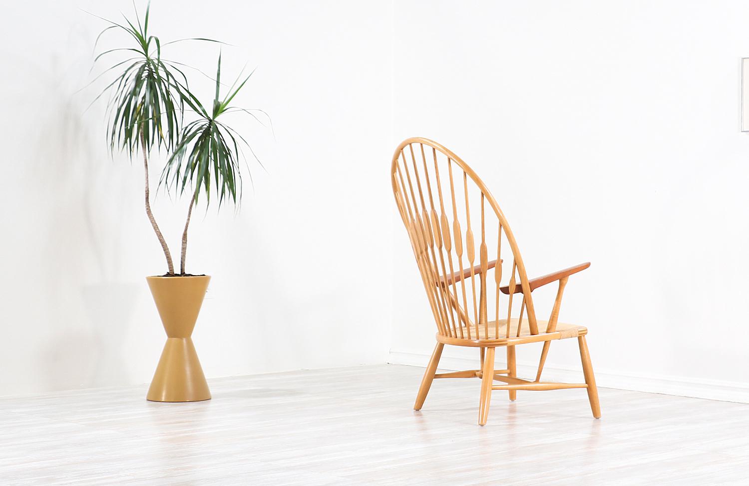 Hans J. Wegner JH-550 Peacock Chair for Johannes Hansen In Excellent Condition In Los Angeles, CA