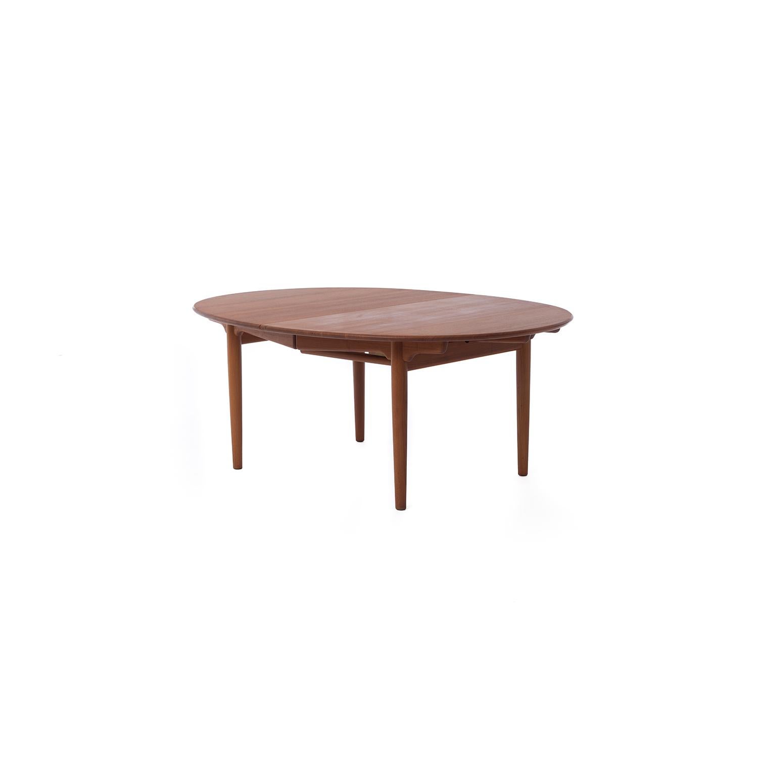 Hans J Wegner/Johannes Hansen 567 Teak Dining Table with Three Leaves For Sale 6