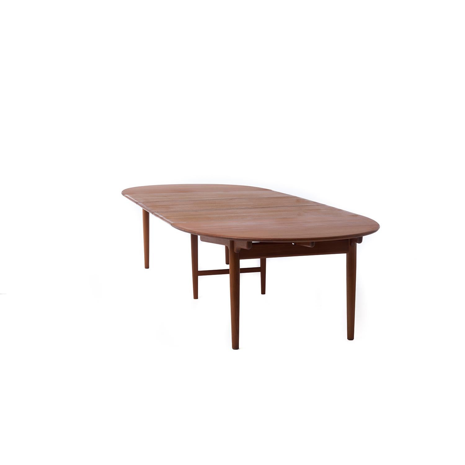 Teck Table de salle à manger 567 en teck à trois feuilles Hans J Wegner/Johannes Hansen en vente