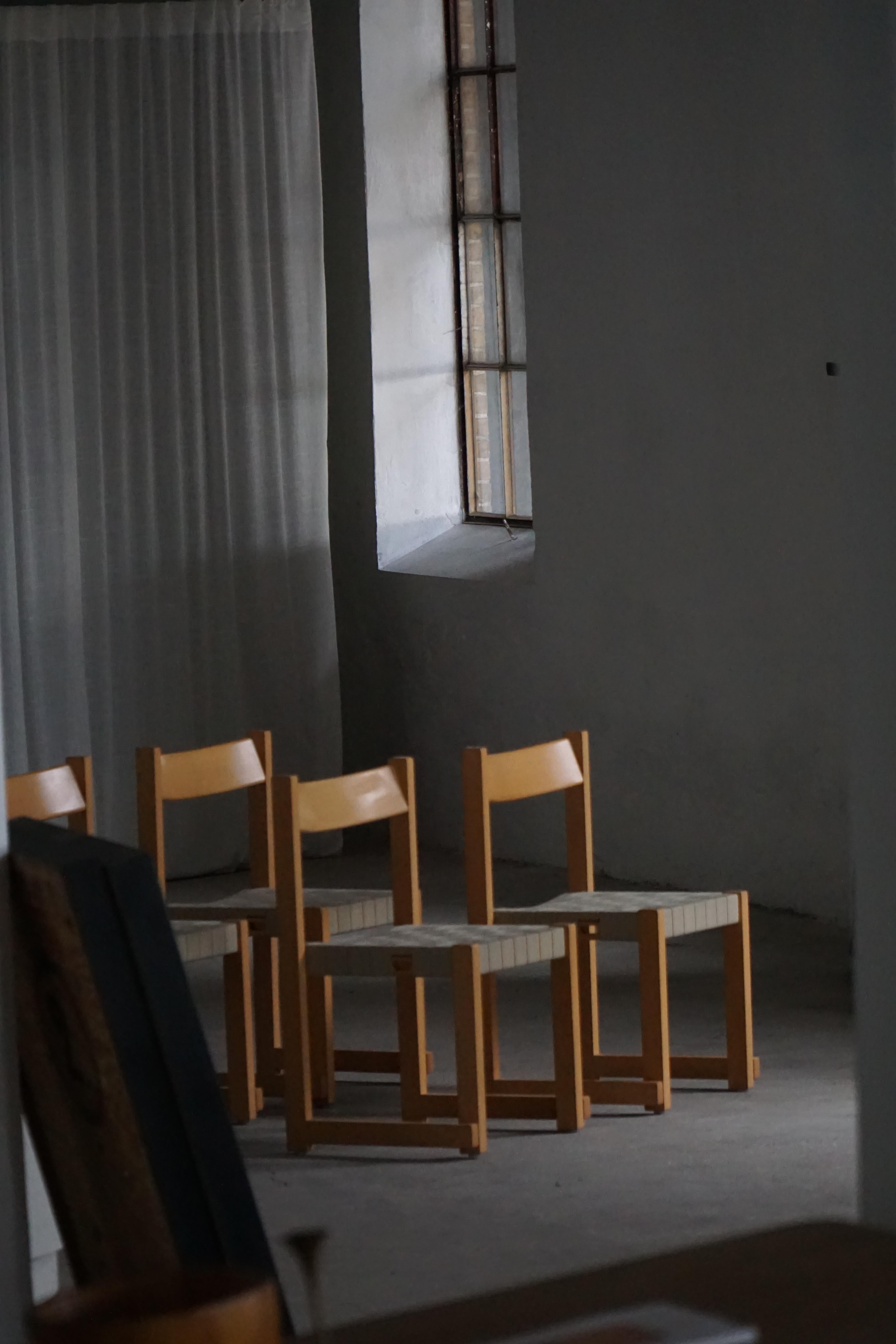 Hans J. Wegner, Sedie 'Koldinghus' in Beeche con seduta intrecciata, set di 6, 1988 in vendita 7