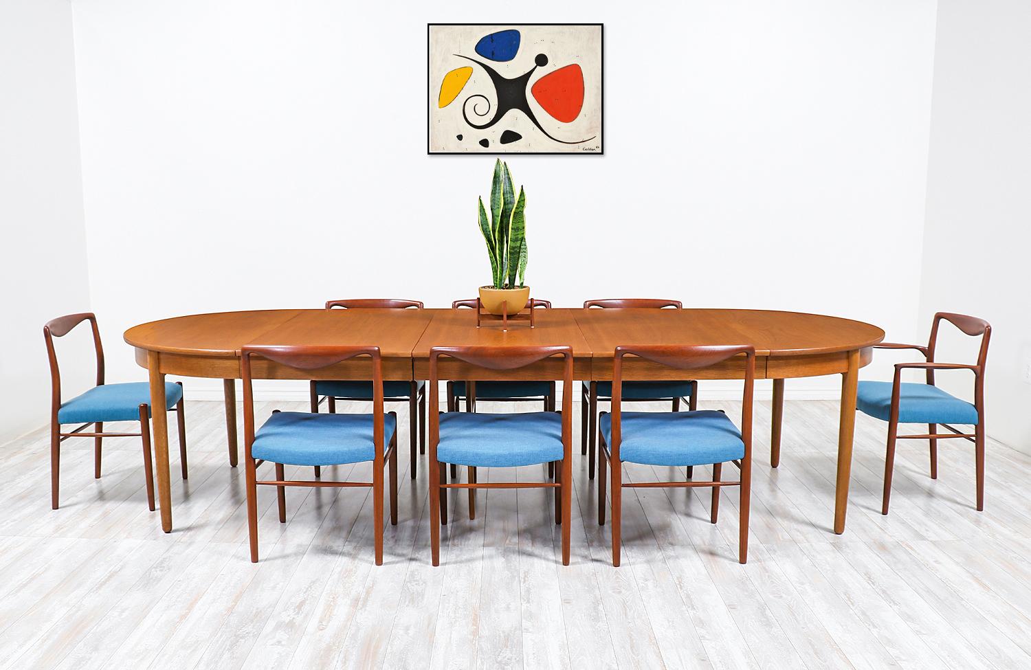 Mid-Century Modern Hans J. Wegner Large Expanding Round Dining Table for Andreas Tuck