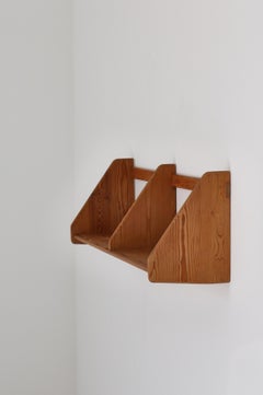 Hans J. Wegner Estantería de pared grande de madera de pino Fabricada en Ry Mobler Dinamarca, 1954