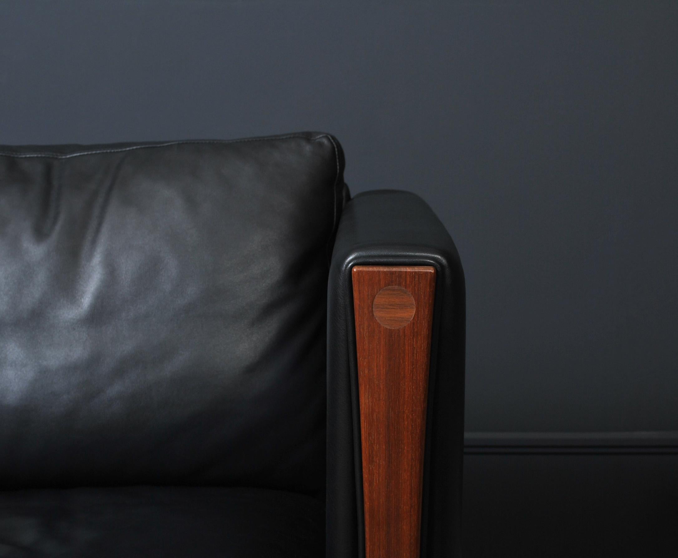 Superb CH163 Leather 3 seater sofa by Hans J Wegner. Soft black leather with walnut frame. Wonderful design by Hans Wegner together with finest craftsmanship from Carl Hansen. Terrific condition throughout. Original label intact. International