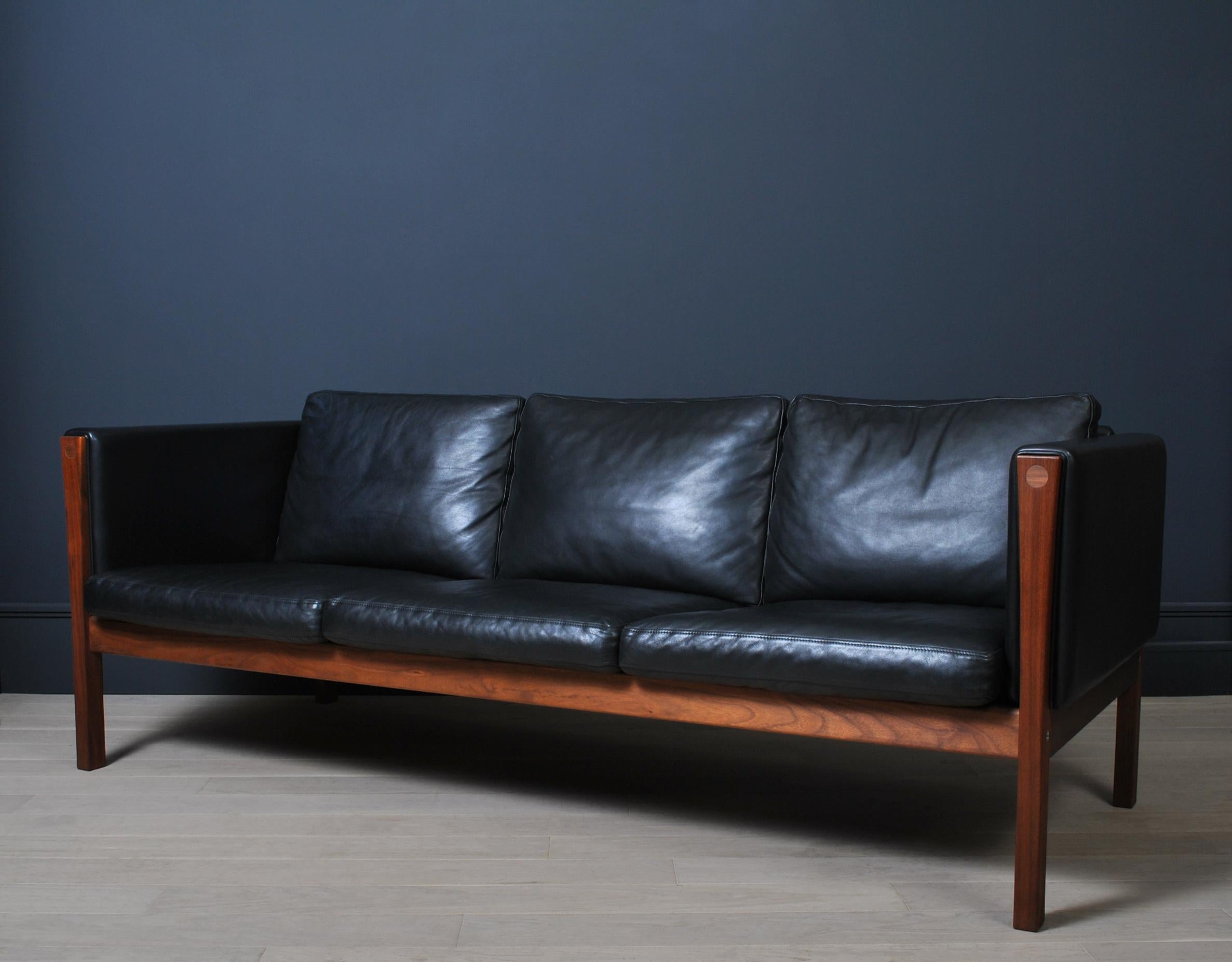 Hans J Wegner Leather Sofa, CH163 1