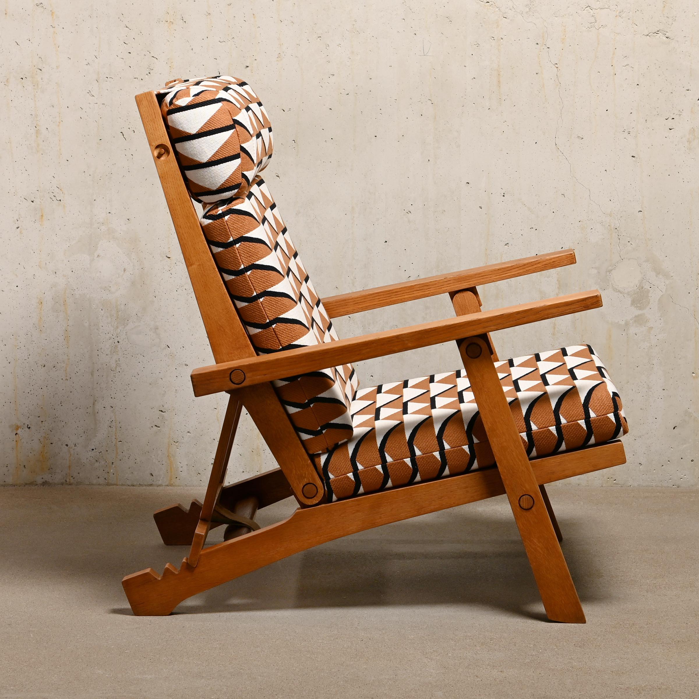 Fabric Hans J. Wegner Lounge Chair AP 72 in Oak and Pierre Frey fabric for AP Stolen