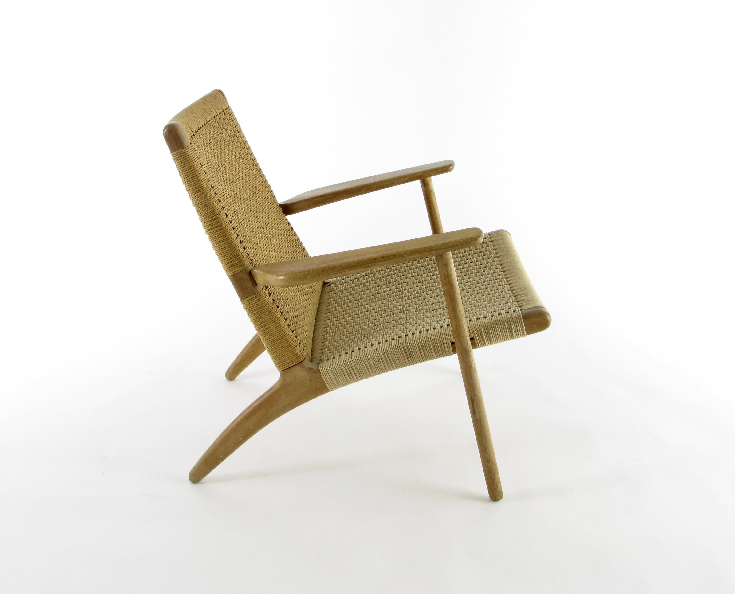 Hans Wegner for Carl Hansen & Son CH 25 lounge chair, circa 1950. Early model in very good condition, marked on underside with Danish maker's label. Frame made in oiled oak. New papercord seat and back restored to exacting standards as the original.