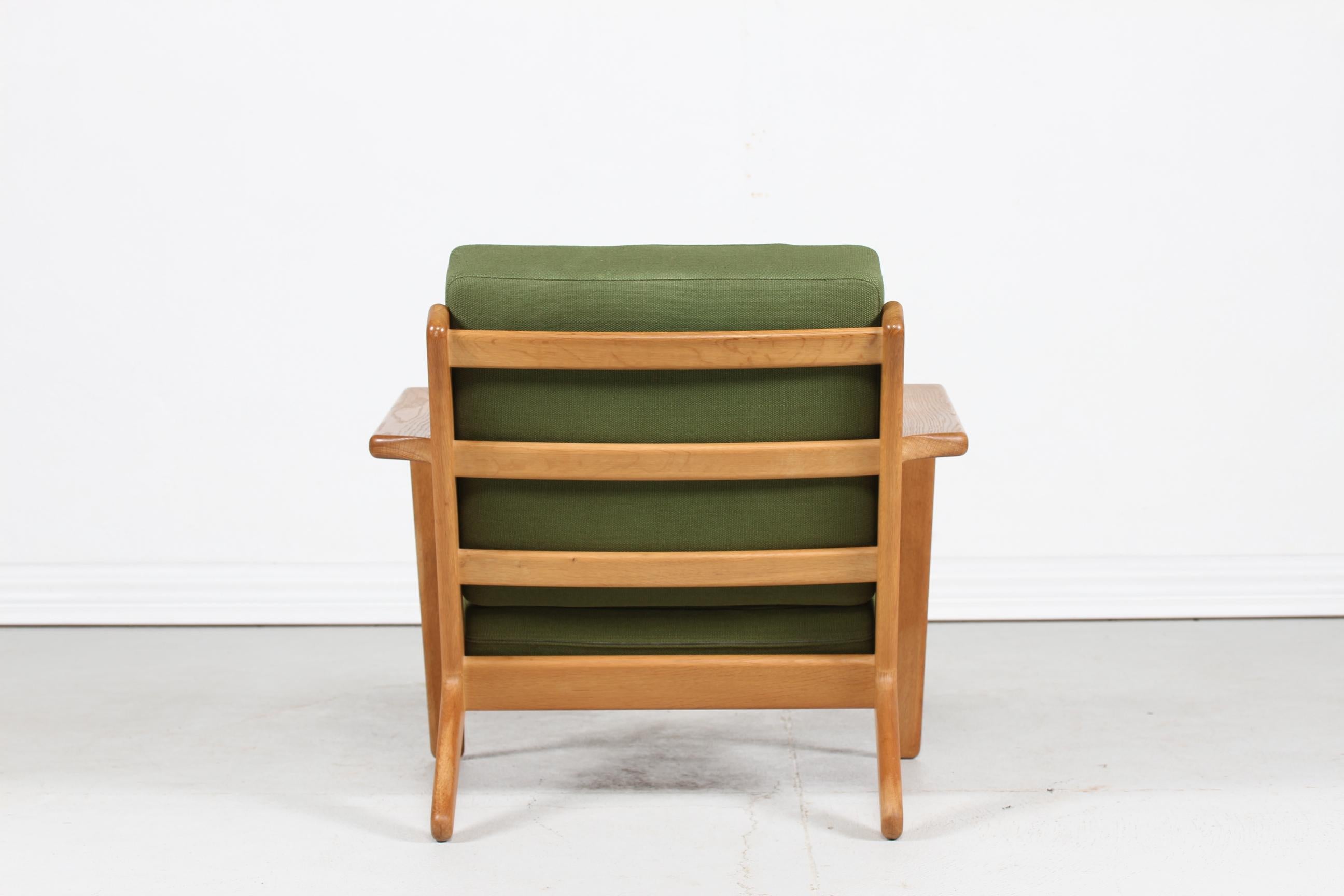 Mid-Century Modern Hans J. Wegner Lounge Chair GE 290 of Oak and Green Wool by GETAMA, 1970s