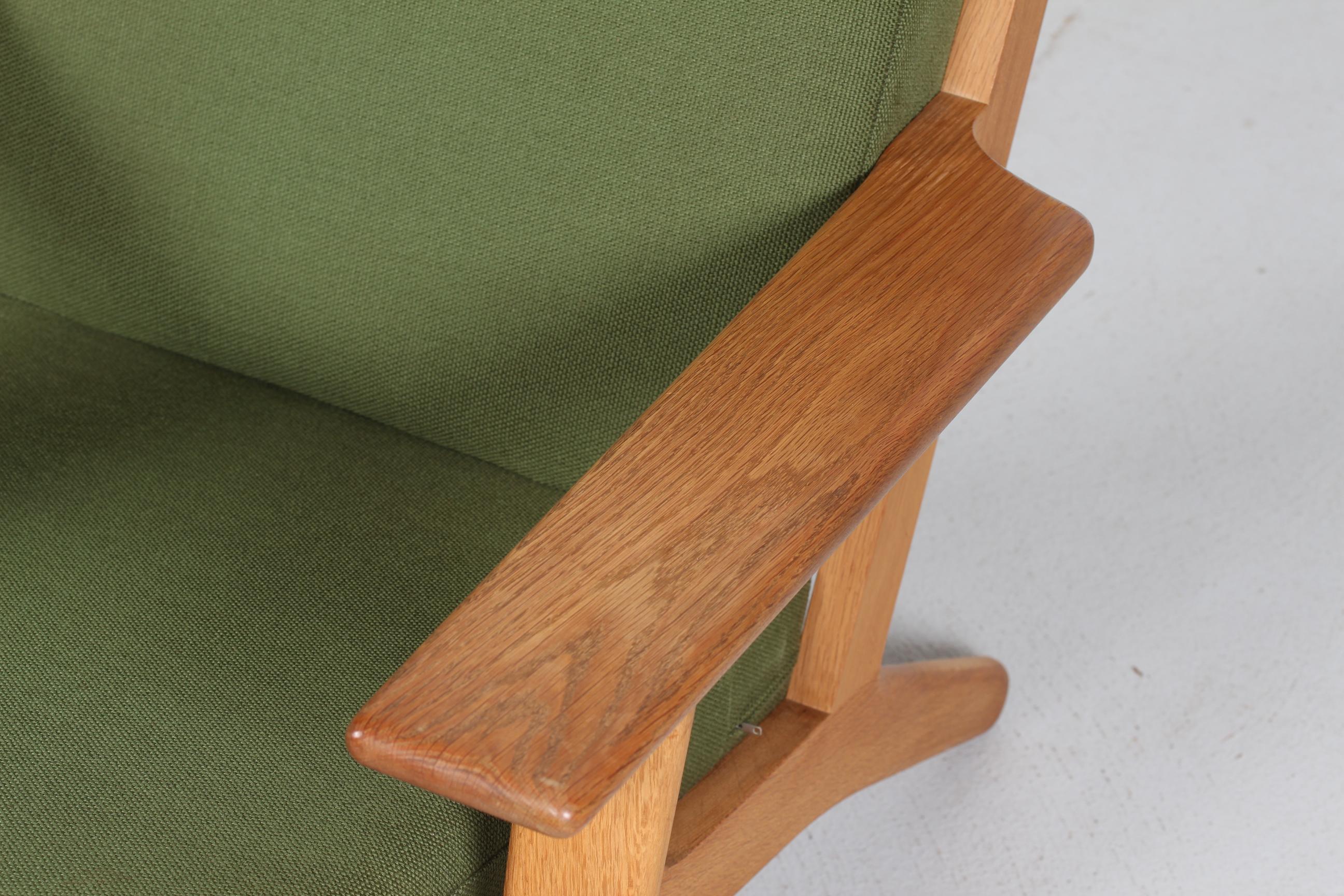 20th Century Hans J. Wegner Lounge Chair GE 290 of Oak and Green Wool by GETAMA, 1970s