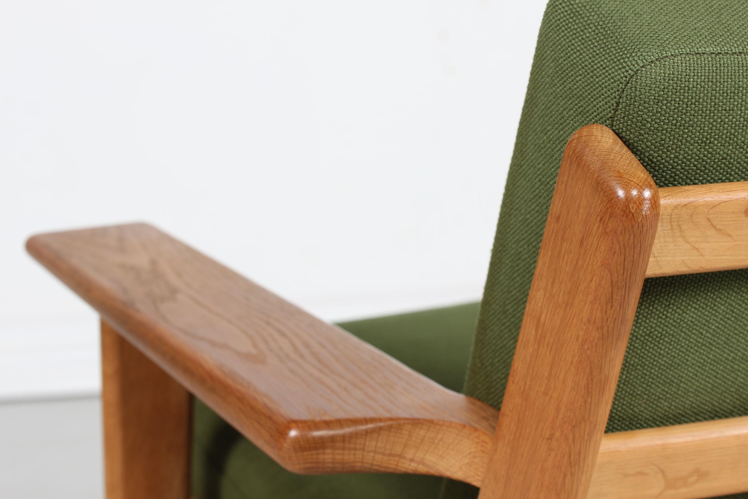 Hans J. Wegner Lounge Chair GE 290 of Oak and Green Wool by GETAMA, 1970s 1
