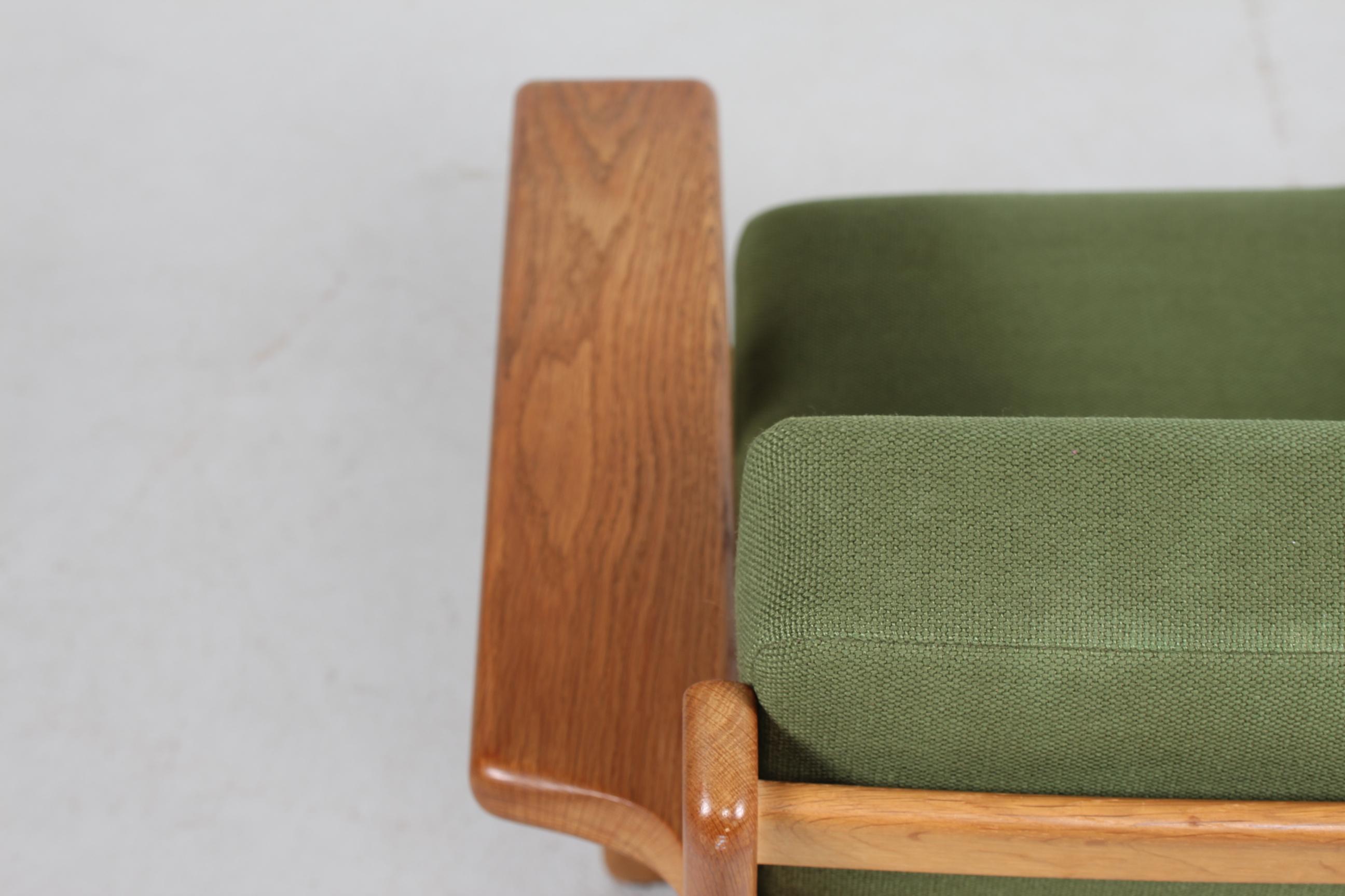 Hans J. Wegner Lounge Chair GE 290 of Oak and Green Wool by GETAMA, 1970s 3