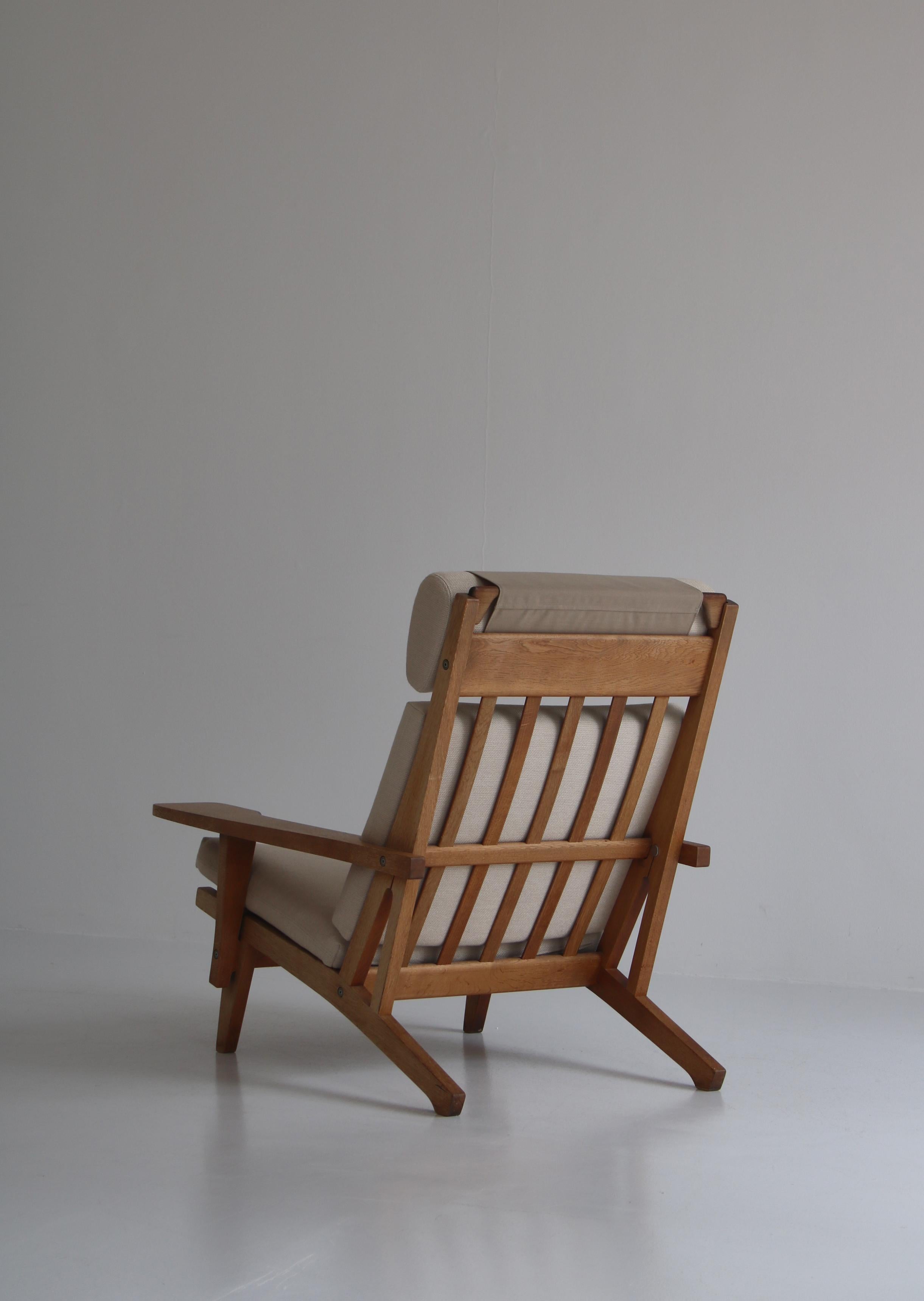 Hans J. Wegner Lounge Chair 