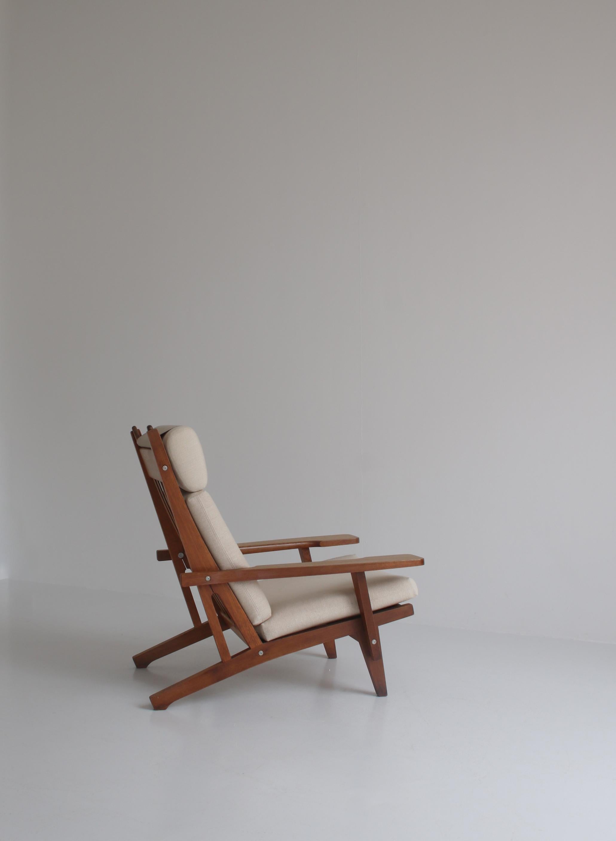 Hans J. Wegner Lounge Chair 