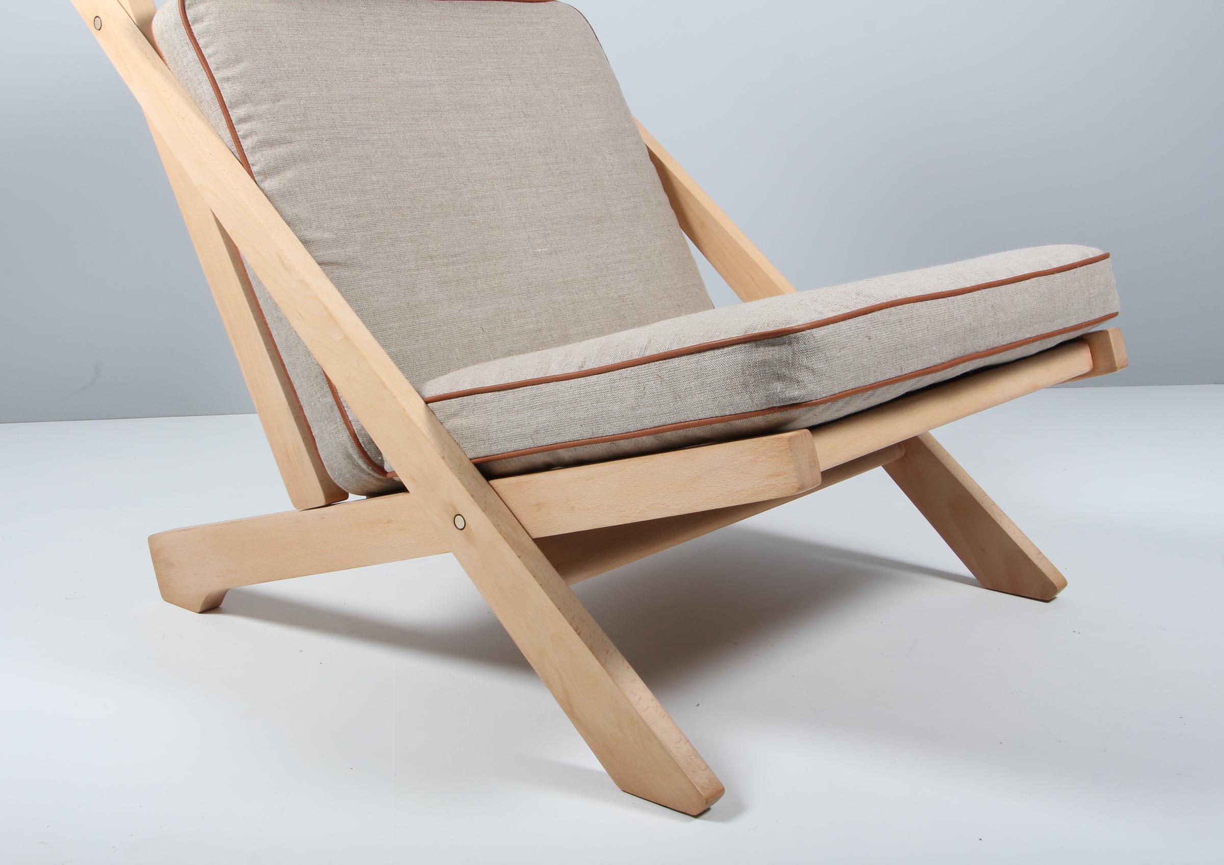 Hans J. Wegner Lounge Chair in Beech, Canvas, Leather, 1960's In Excellent Condition In Esbjerg, DK