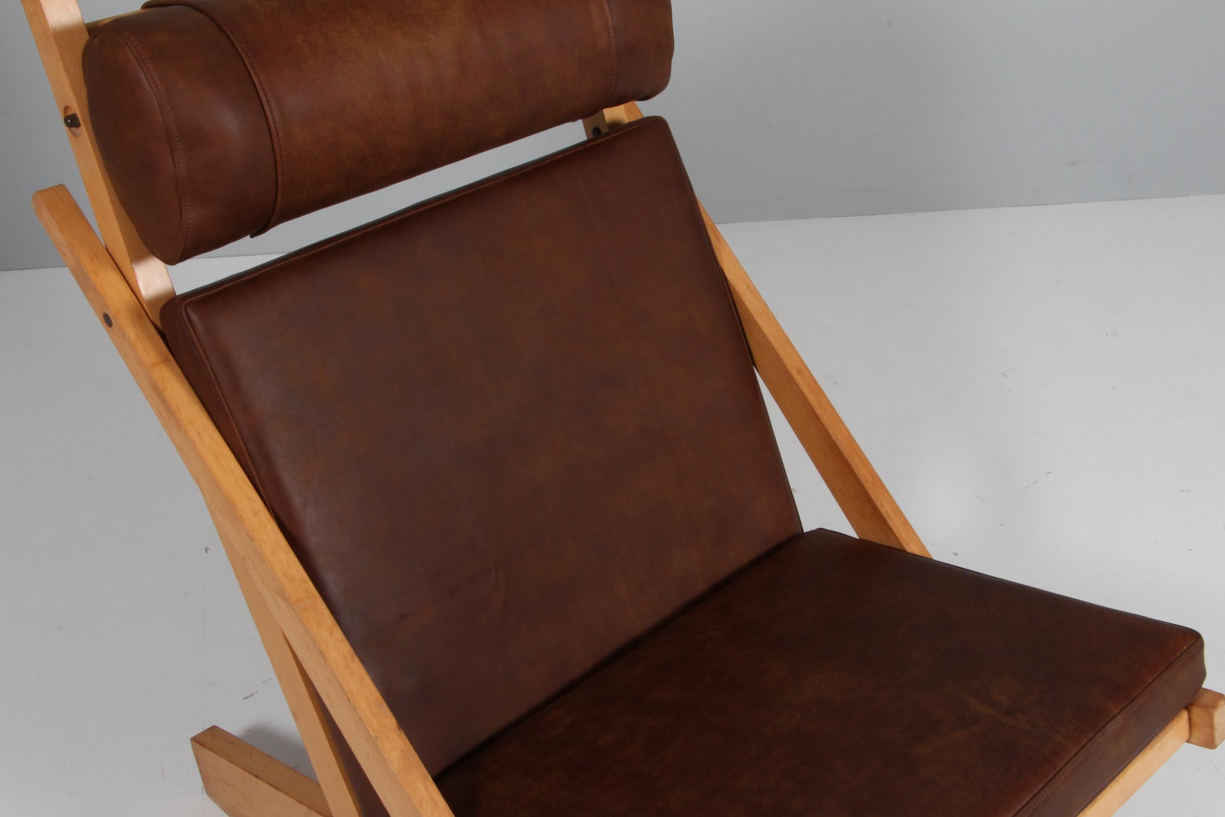 Hans J. Wegner Lounge Chair in Beech, Leather, 1960's In Excellent Condition In Esbjerg, DK