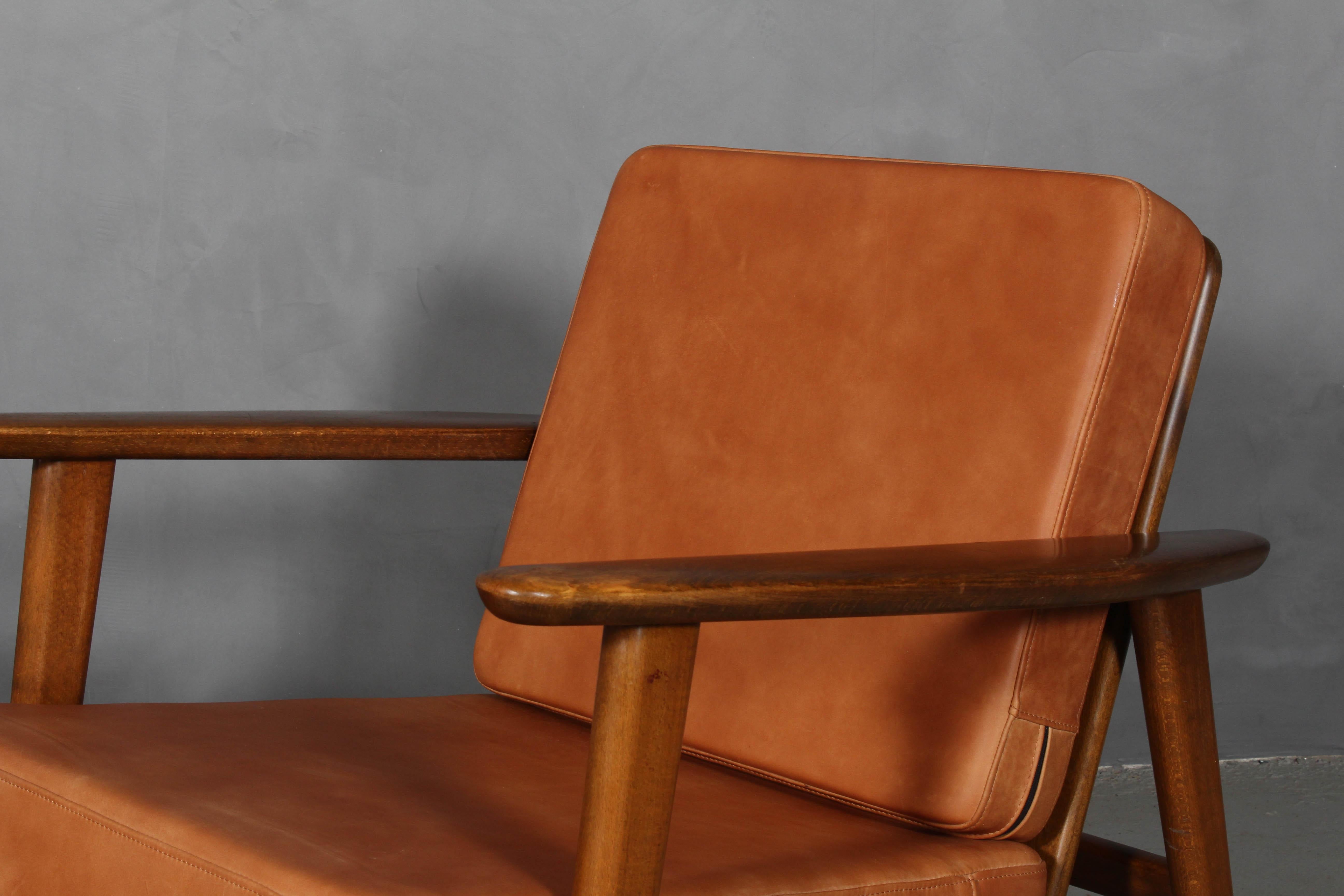 Hans J. Wegner Lounge Chair, Model 233, Cognac Aniline Leather In Good Condition In Esbjerg, DK