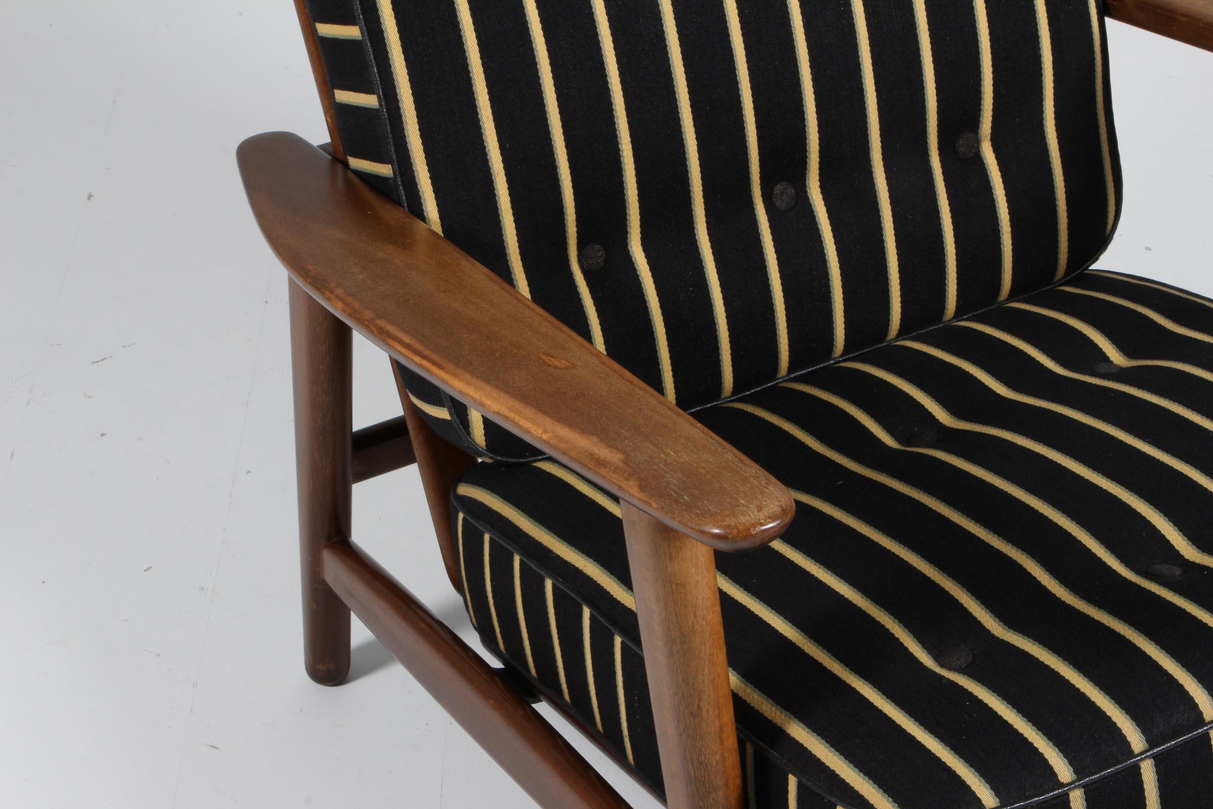 Scandinavian Modern Hans J. Wegner Lounge Chair, Model 233, original fabric 1970s