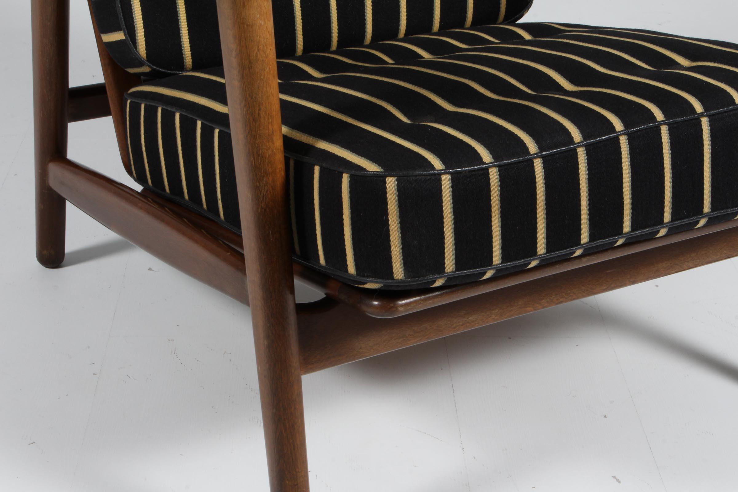 Danish Hans J. Wegner Lounge Chair, Model 233, original fabric 1970s