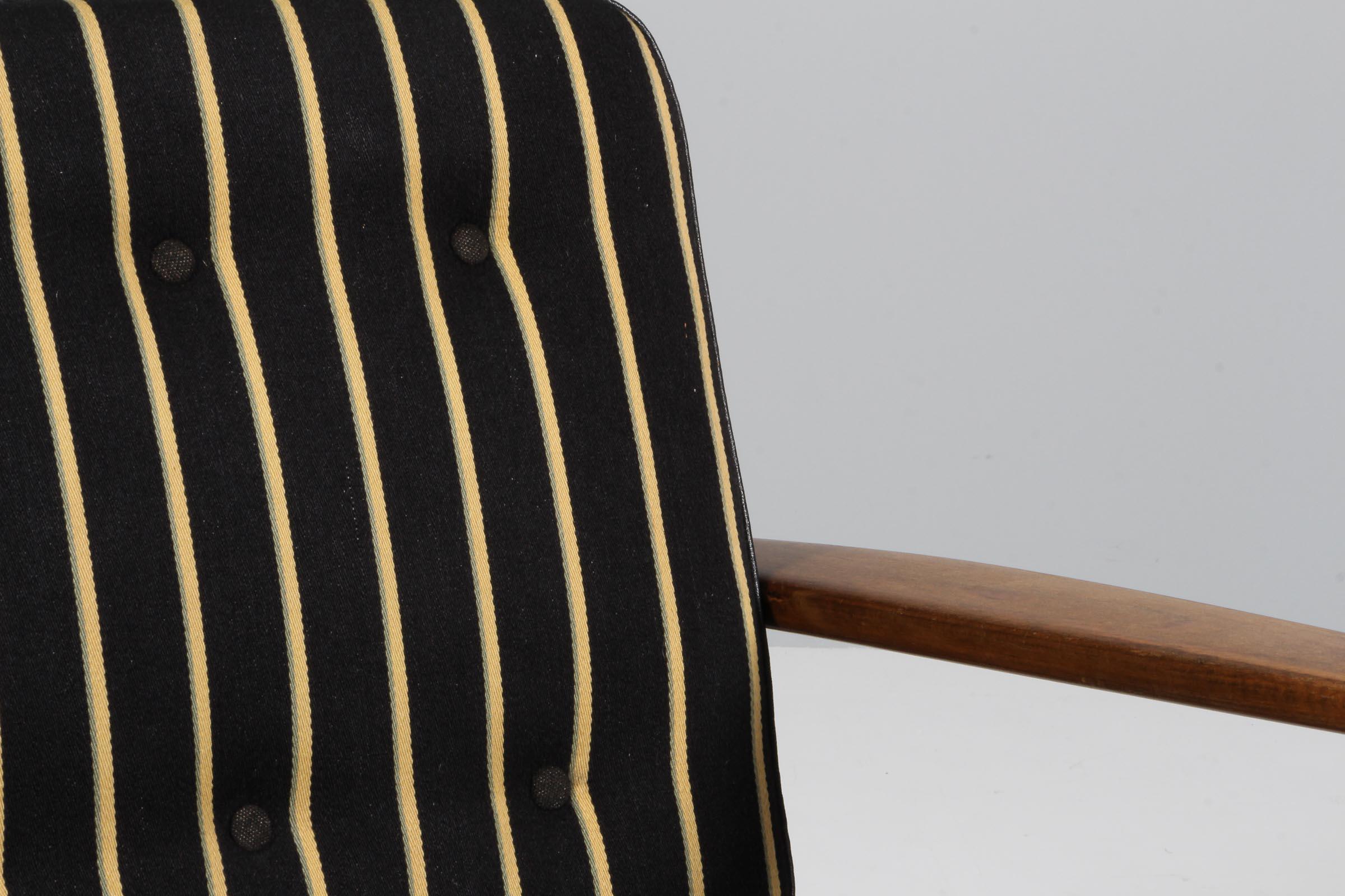 Hans J. Wegner Lounge Chair, Model 233, original fabric 1970s In Good Condition In Esbjerg, DK