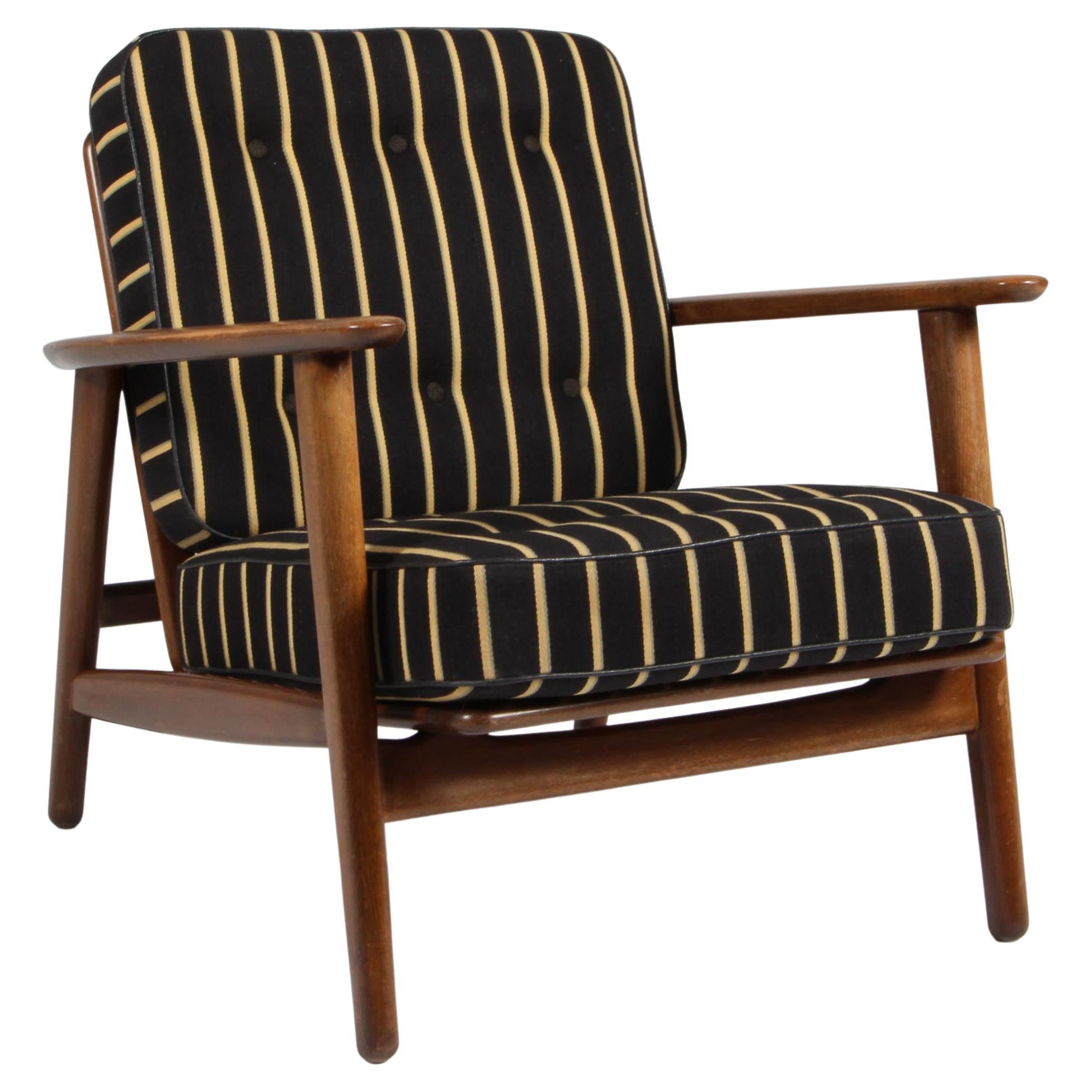 Hans J. Wegner Lounge Chair, Model 233, original fabric 1970s