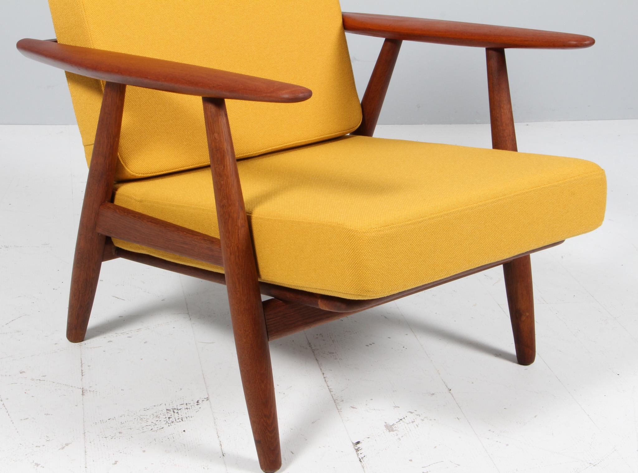 Hans J. Wegner, Lounge Chair, Model 240, Oak and teak, 1970s Denmark In Good Condition For Sale In Esbjerg, DK