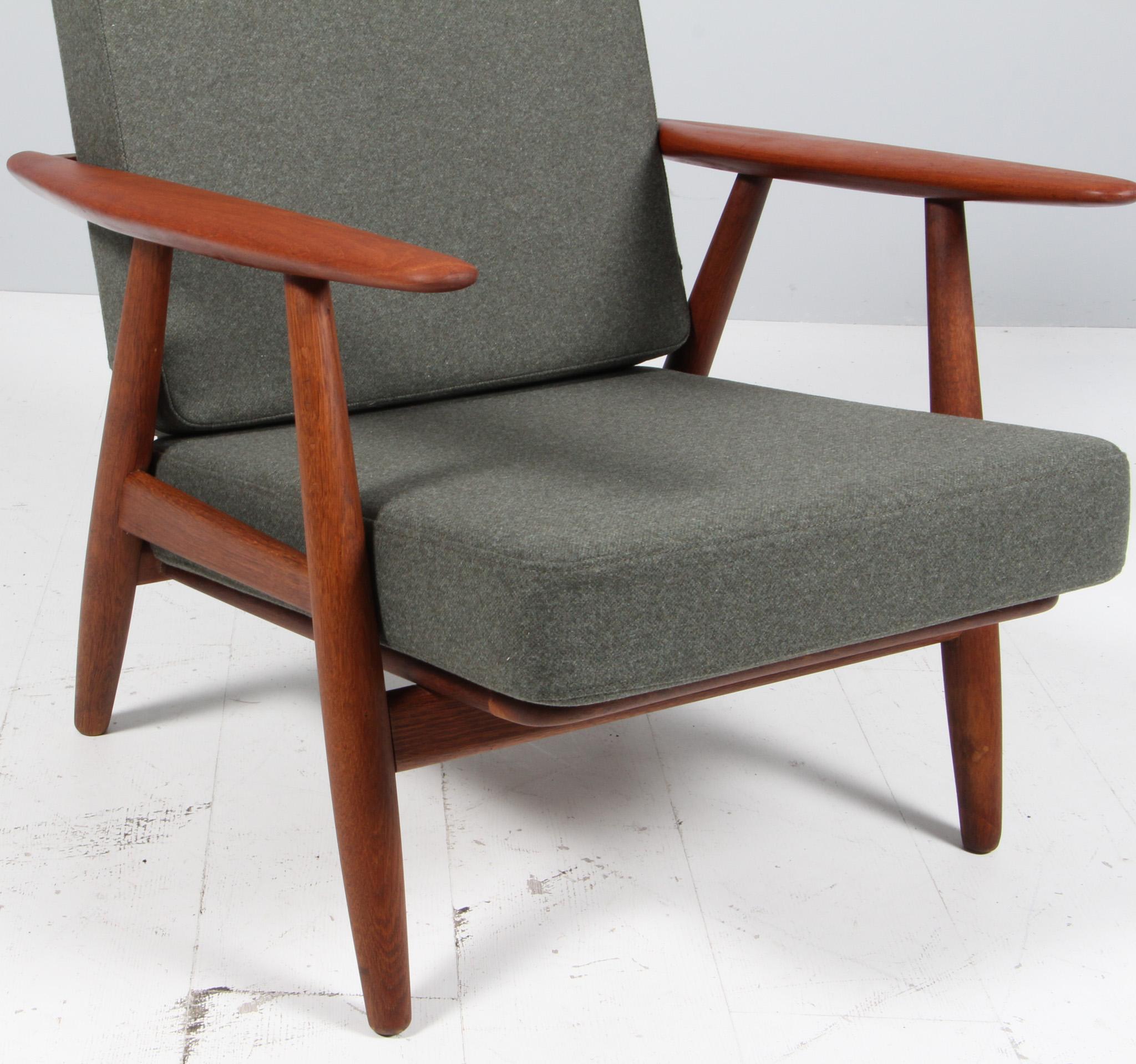 Hans J. Wegner, Loungesessel, Modell 240, Eiche und Teakholz, Dänemark, 1970er Jahre im Zustand „Gut“ im Angebot in Esbjerg, DK