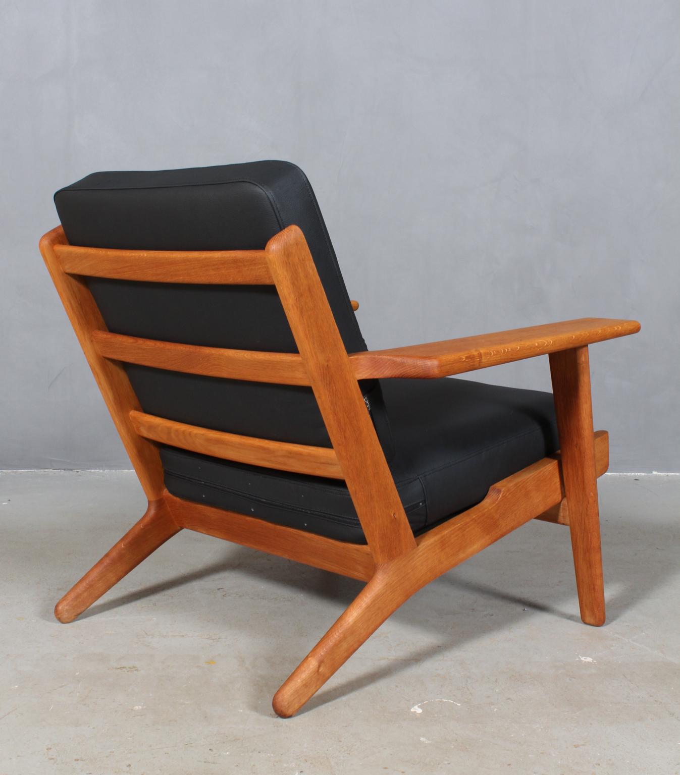 Hans J. Wegner, Lounge Chair, Model 290, Oak and Buffalo Leather 2