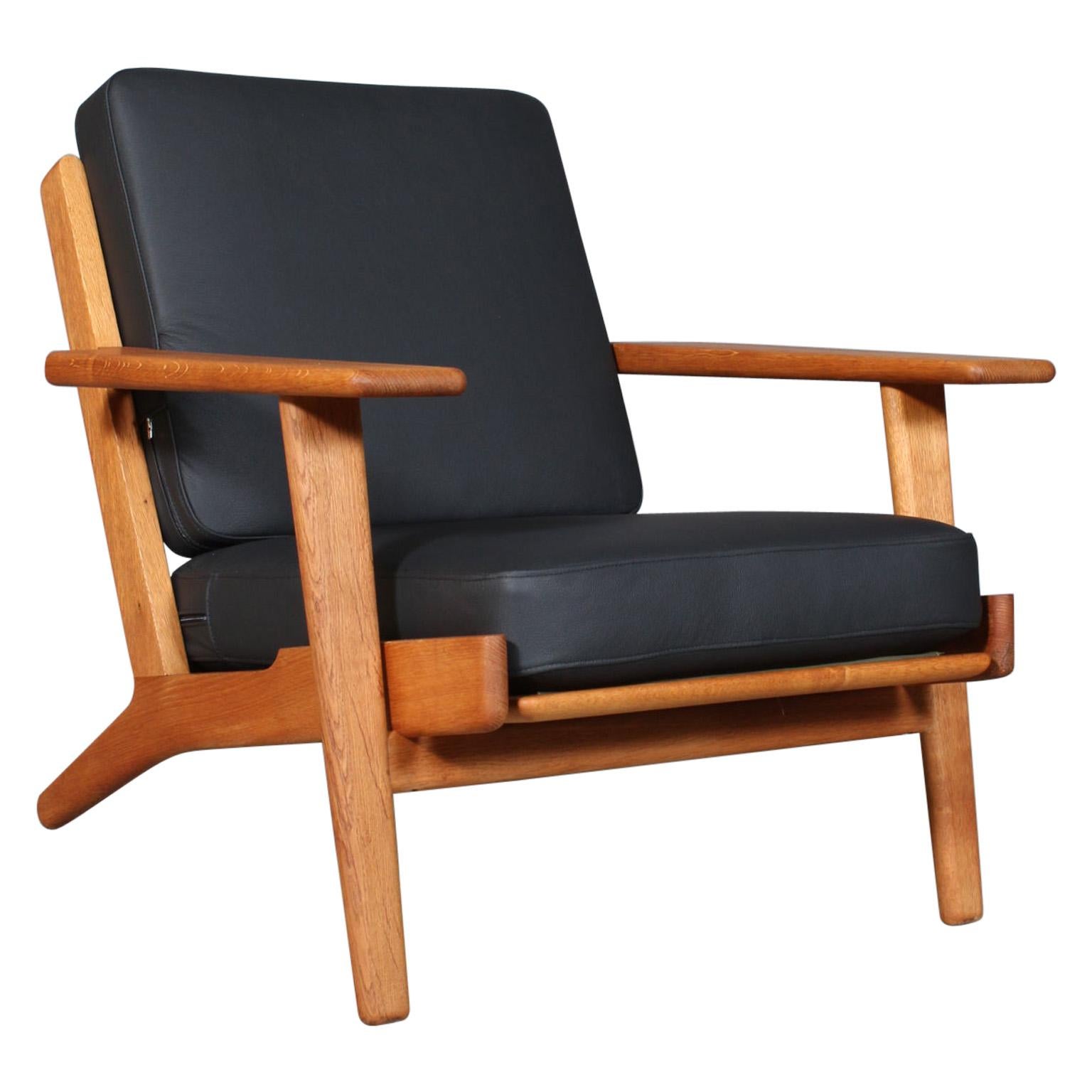 Hans J. Wegner, Lounge Chair, Model 290, Oak and Buffalo Leather