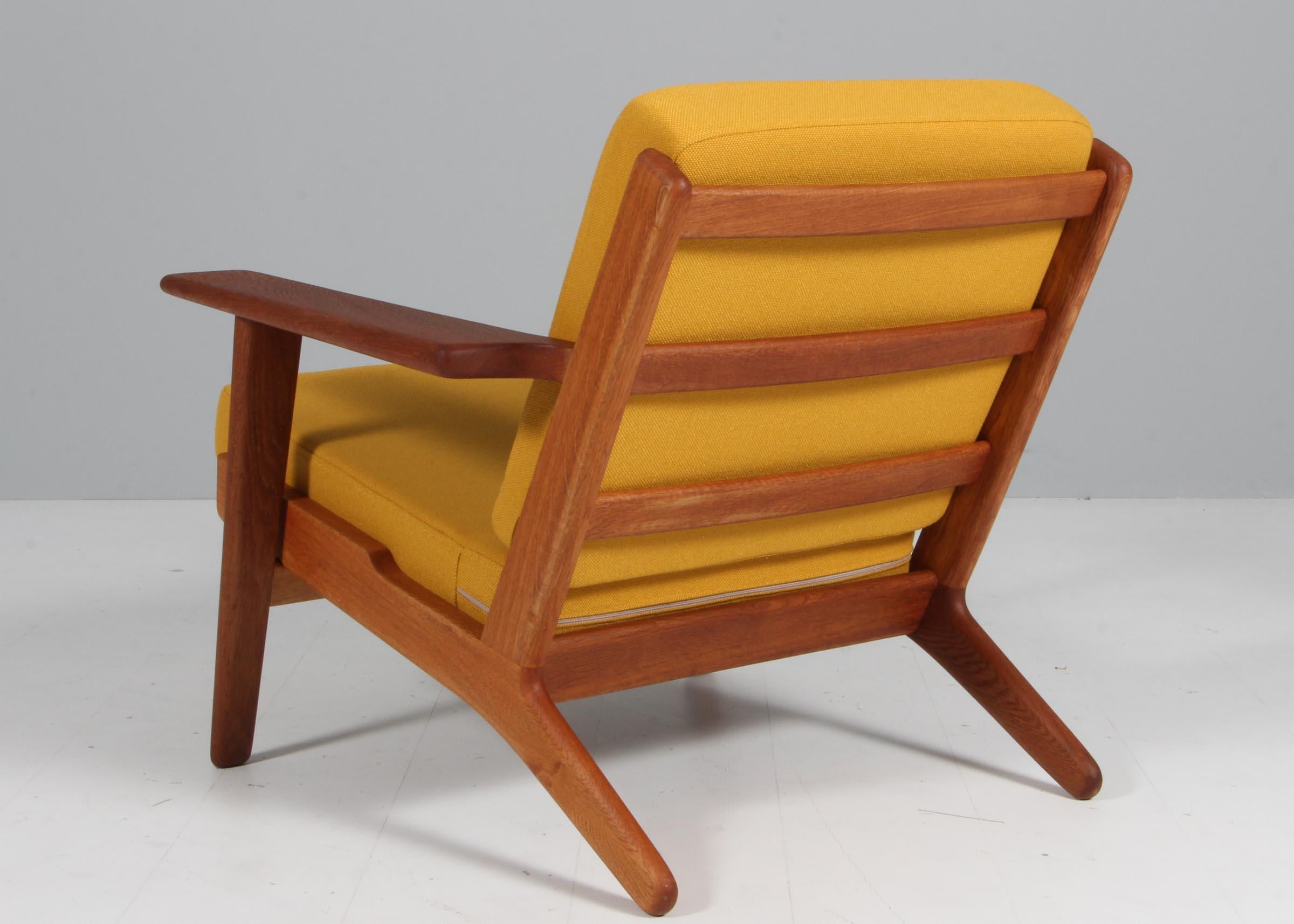 Mid-20th Century Hans J. Wegner, Lounge Chair, Model 290, oil treated Oak, 1970s Denmark