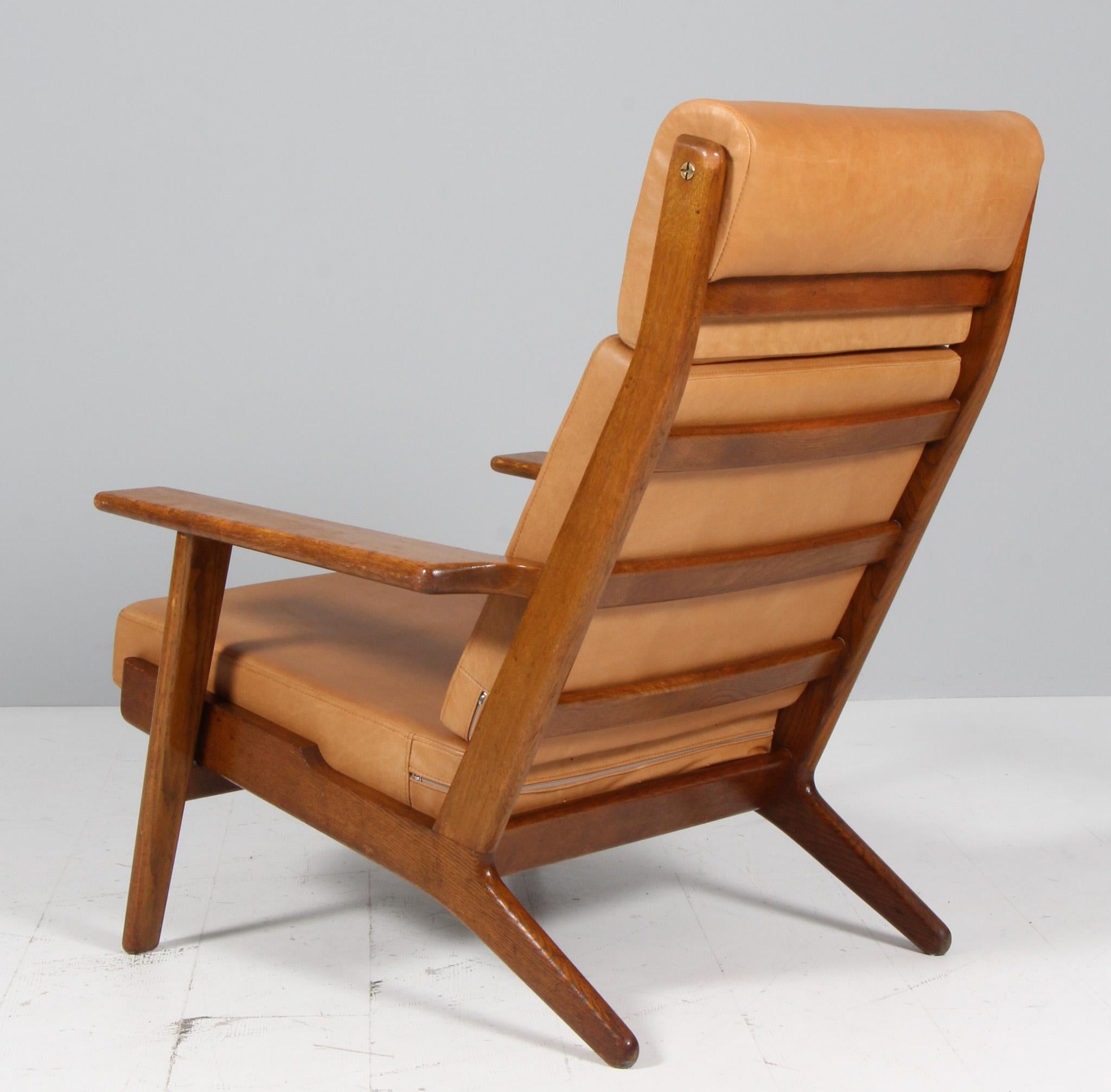Milieu du XXe siècle Hans J. Wegner, Lounge Chair, Model 290A, smoked oak en vente