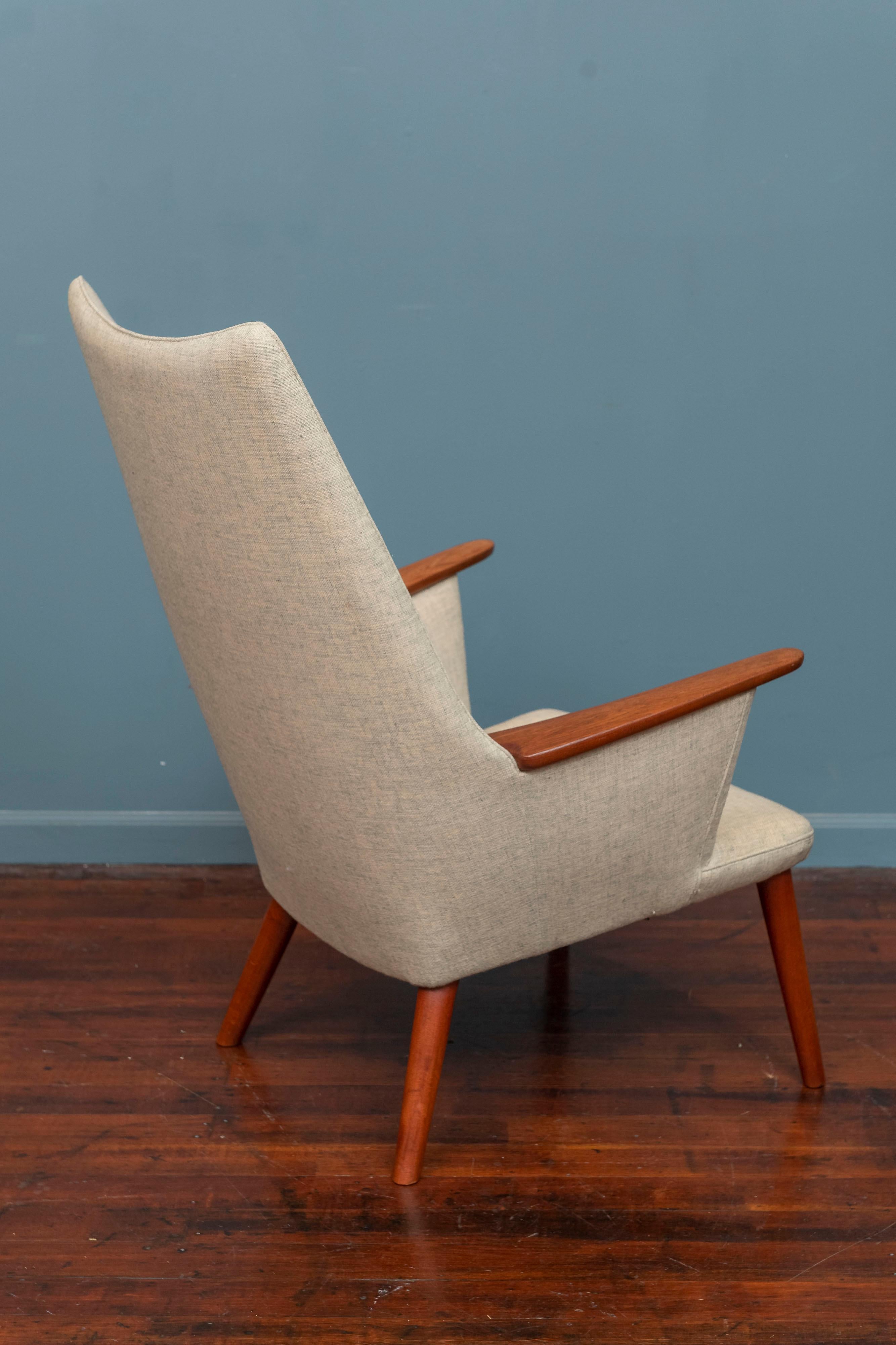 Hans J. Wegner Lounge Chair Model AP-27  For Sale 3