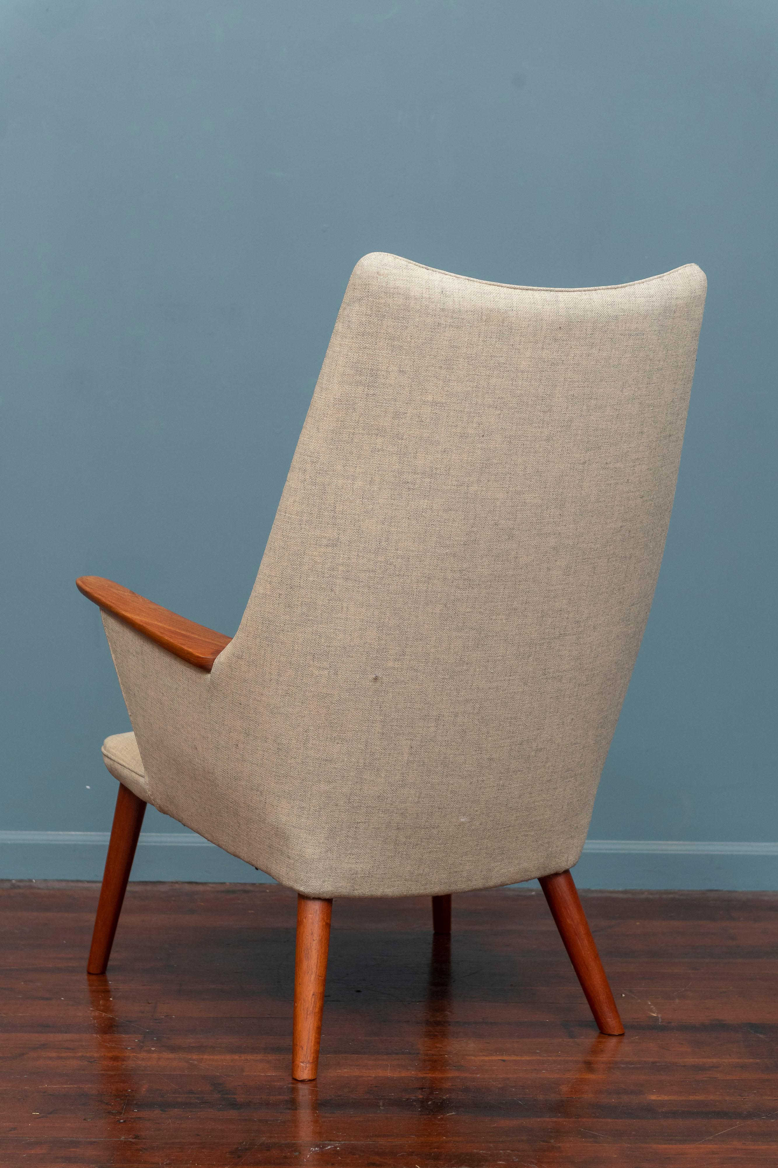 Hans J. Wegner Lounge Chair Model AP-27  For Sale 1