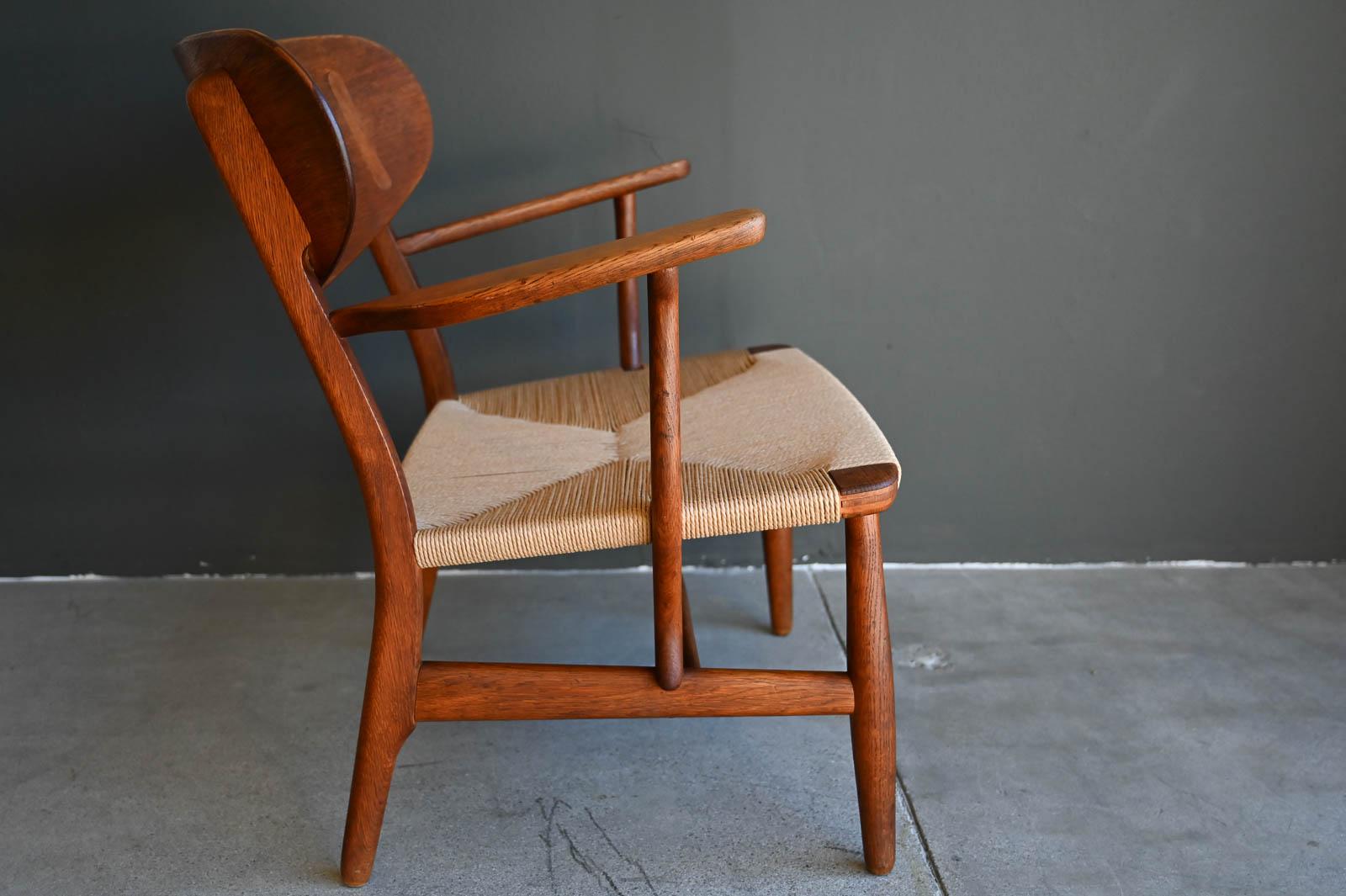 Mid-Century Modern Hans J. Wegner Lounge Chair, Model CH-22, ca. 1950 For Sale