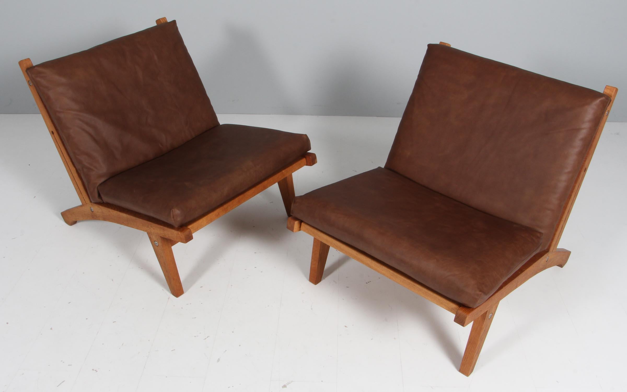 Hans J. Wegner lounge chairs with loose cushions new upholstered with brown aniline leather.

Frame of solid oak

Model GE-370, made by GETAMA.
