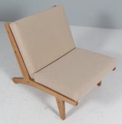 Hans J. Wegner GE-370 Lounge Chair, Oak Frame, Wool, Denmark, 1960s