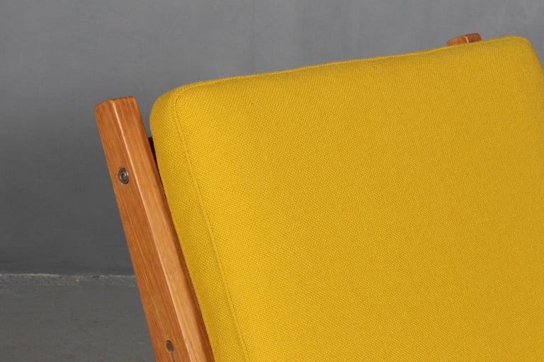 Scandinavian Modern Hans J. Wegner Lounge Chair, Model GE-370 For Sale