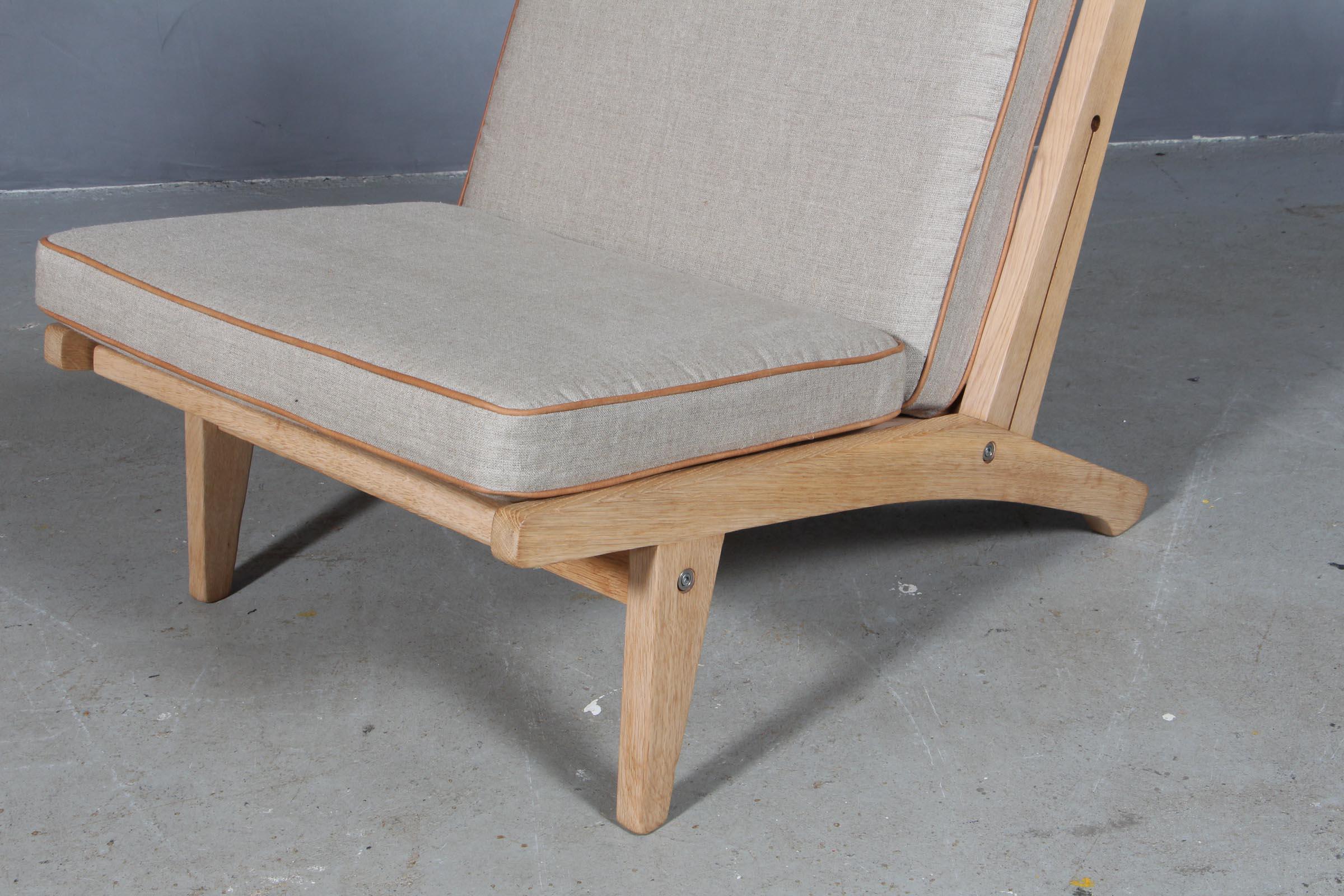 Scandinavian Modern Hans J. Wegner Lounge Chair, Model GE-370