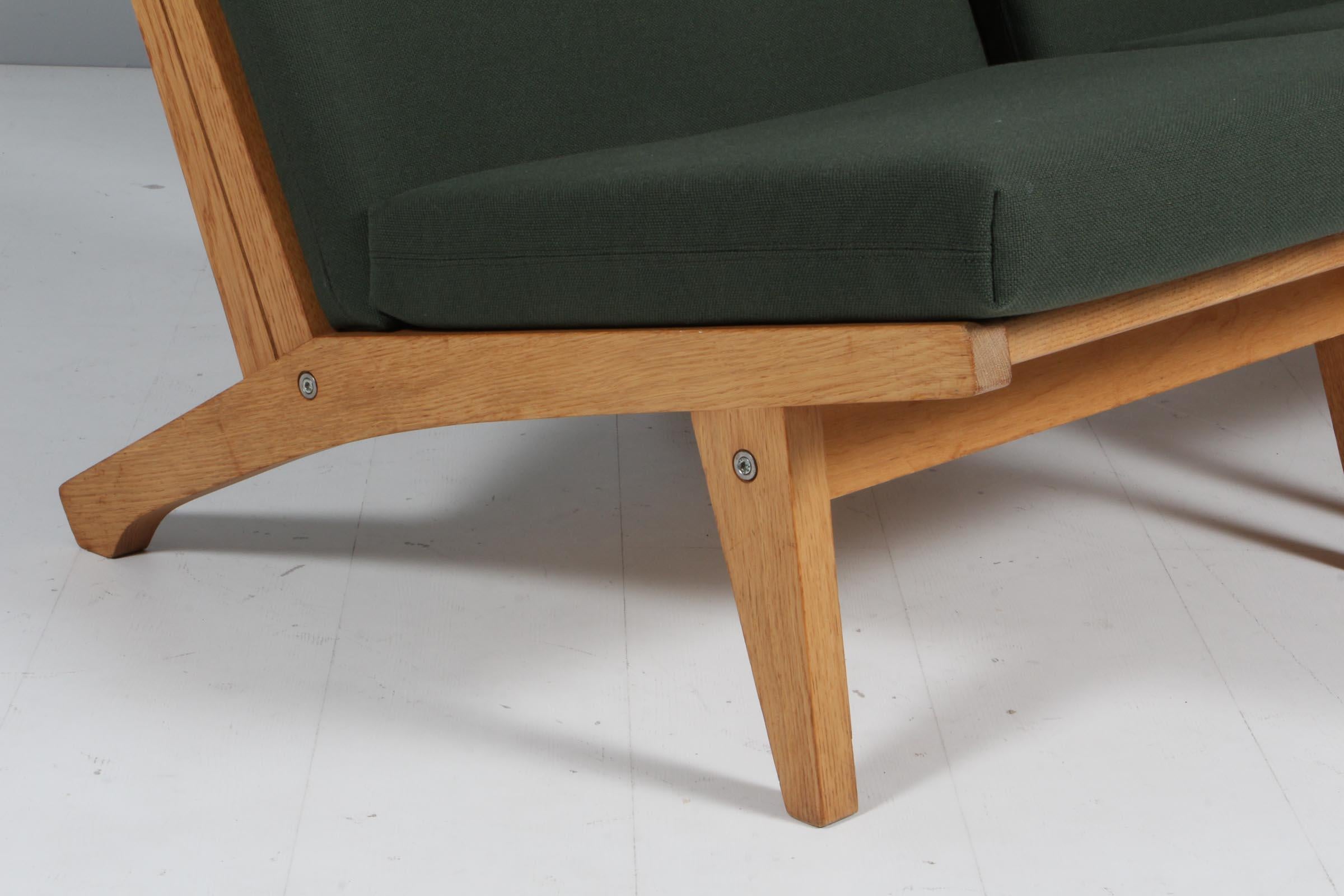 Scandinavian Modern Hans J. Wegner Lounge Chair, Model GE-370
