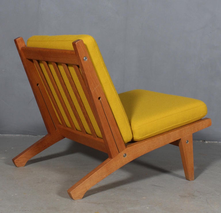 Mid-20th Century Hans J. Wegner Lounge Chair, Model GE-370 For Sale
