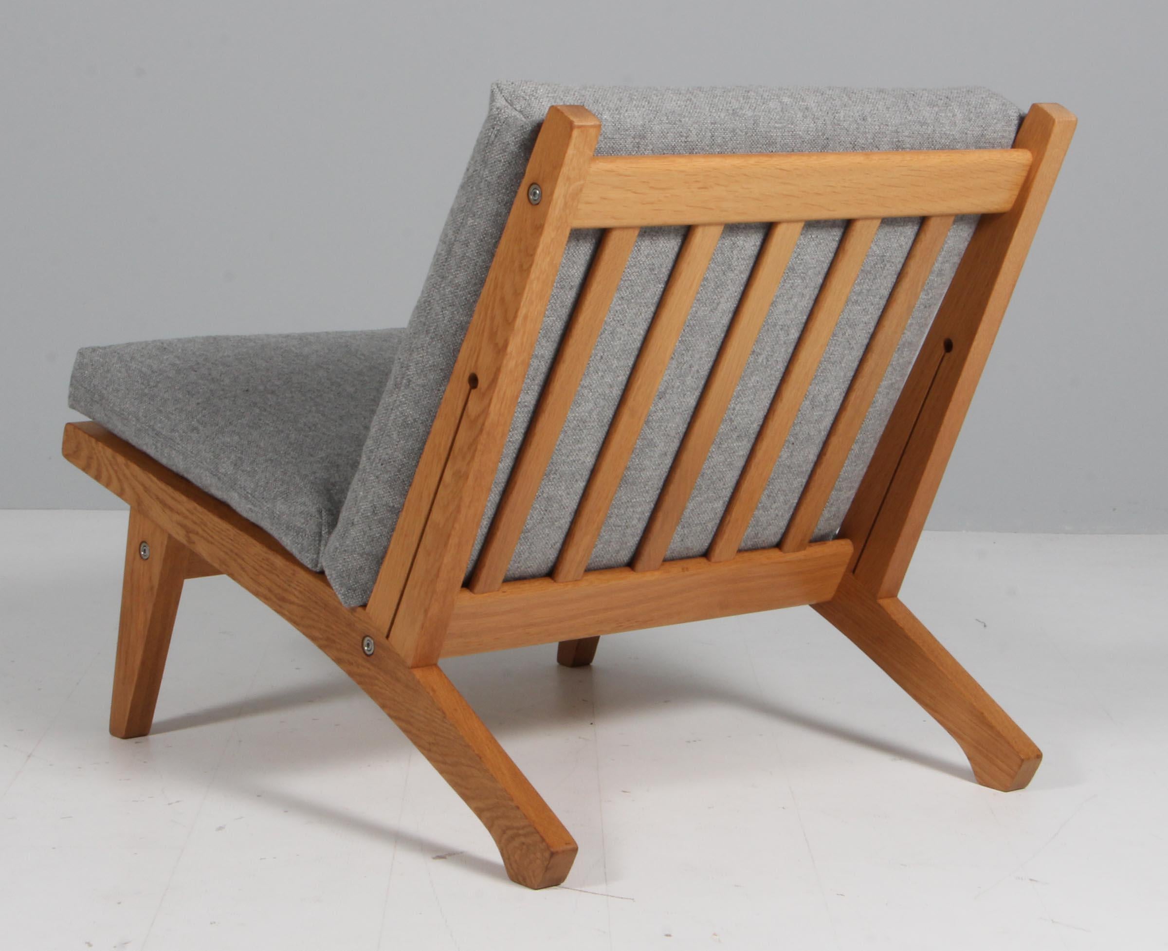Hans J. Wegner Lounge Chair, Model GE-370 For Sale 1