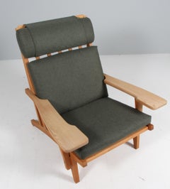 Hans J. Wegner GE-375 Lounge Chair, Oak Frame, Green Wool, Denmark