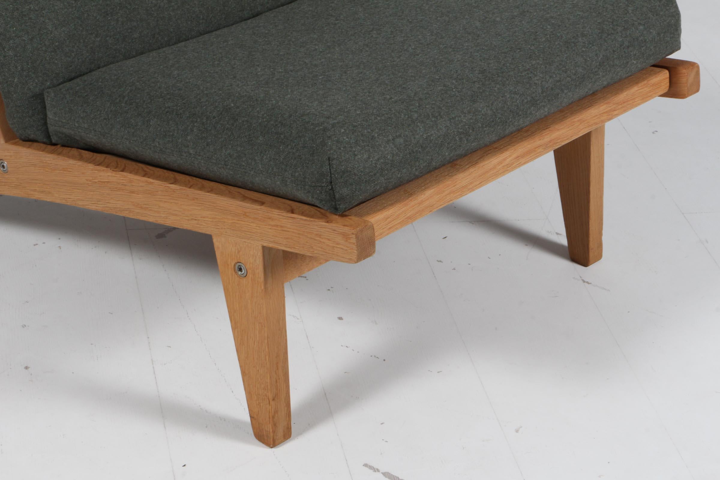 Danois Fauteuil de salon Hans J. Wegner, modèle GE-375 en vente