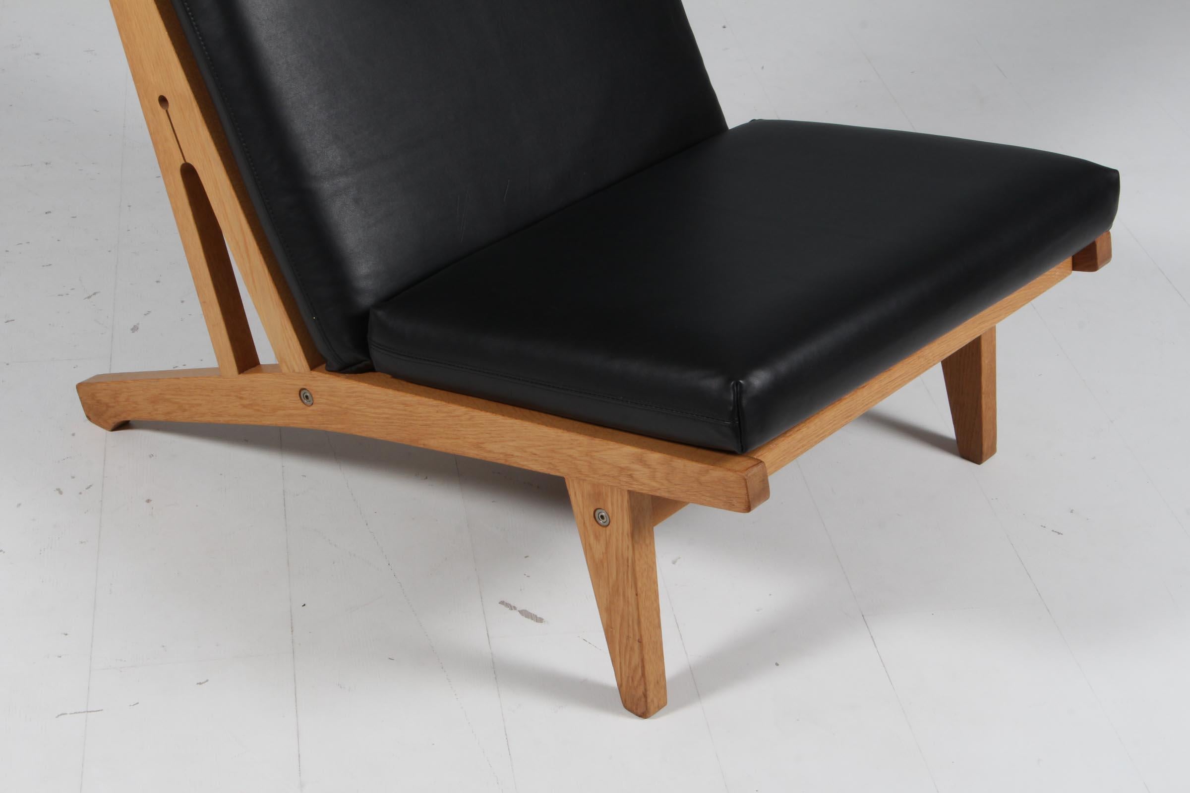 Hans J. Wegner-Loungesessel, Modell GE-375 (Dänisch) im Angebot