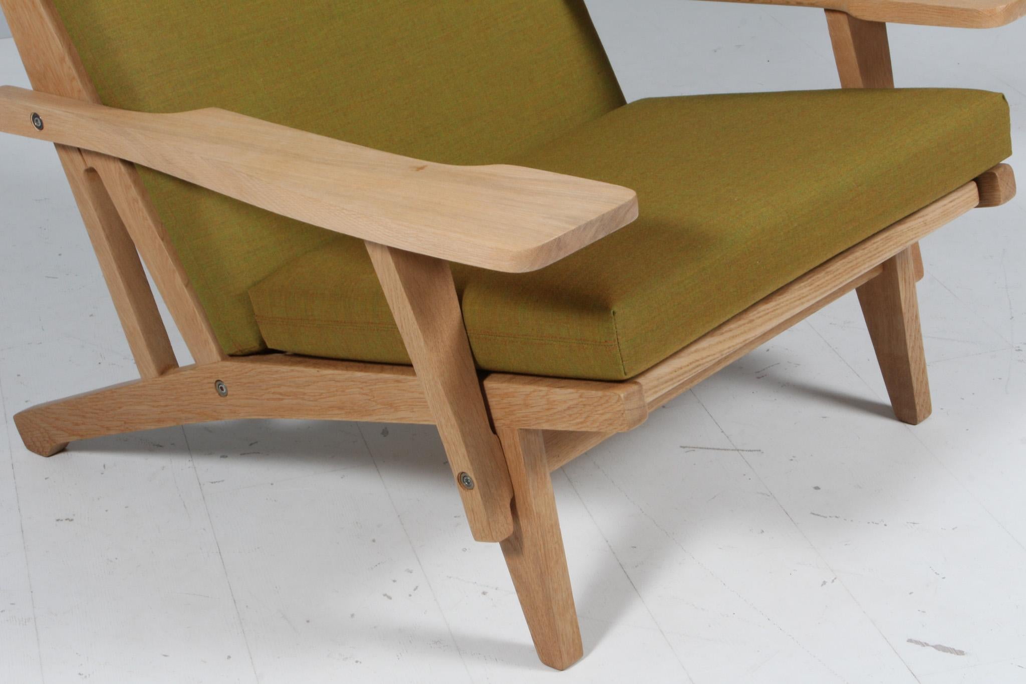 Hans J. Wegner-Loungesessel, Modell GE-375 (Dänisch)