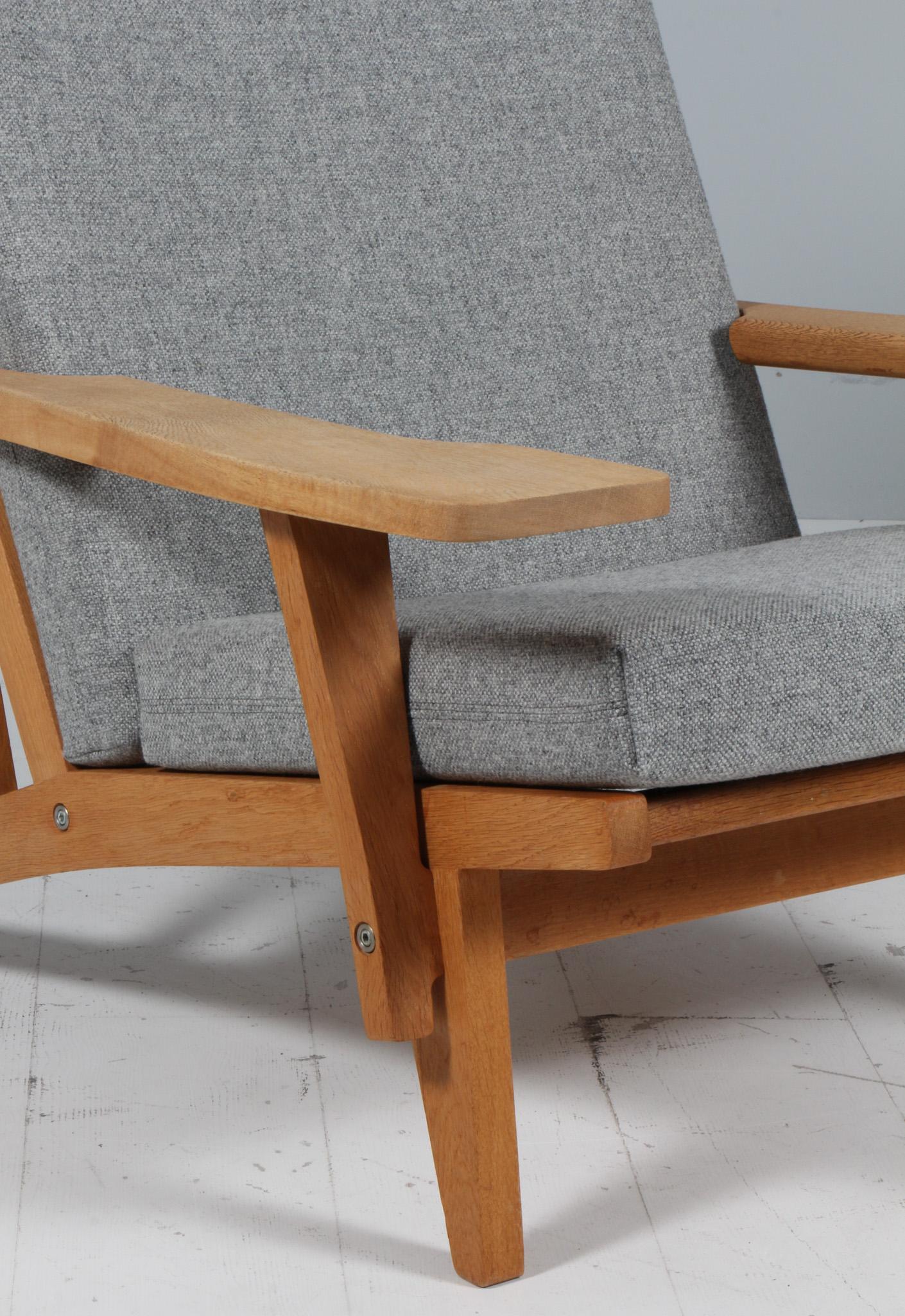 Danish Hans J. Wegner Lounge Chair, Model GE-375 For Sale