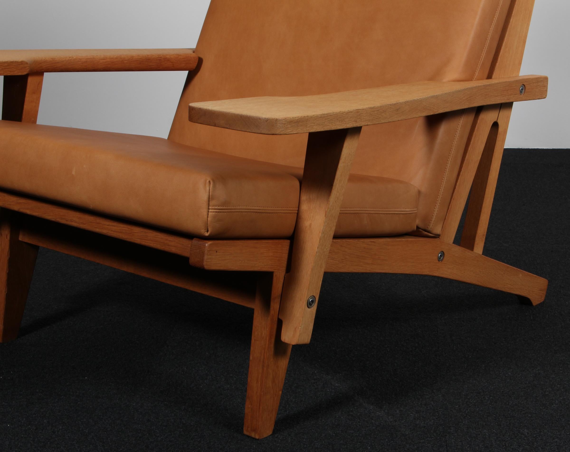 Hans J. Wegner-Loungesessel, Modell GE-375 (Dänisch) im Angebot