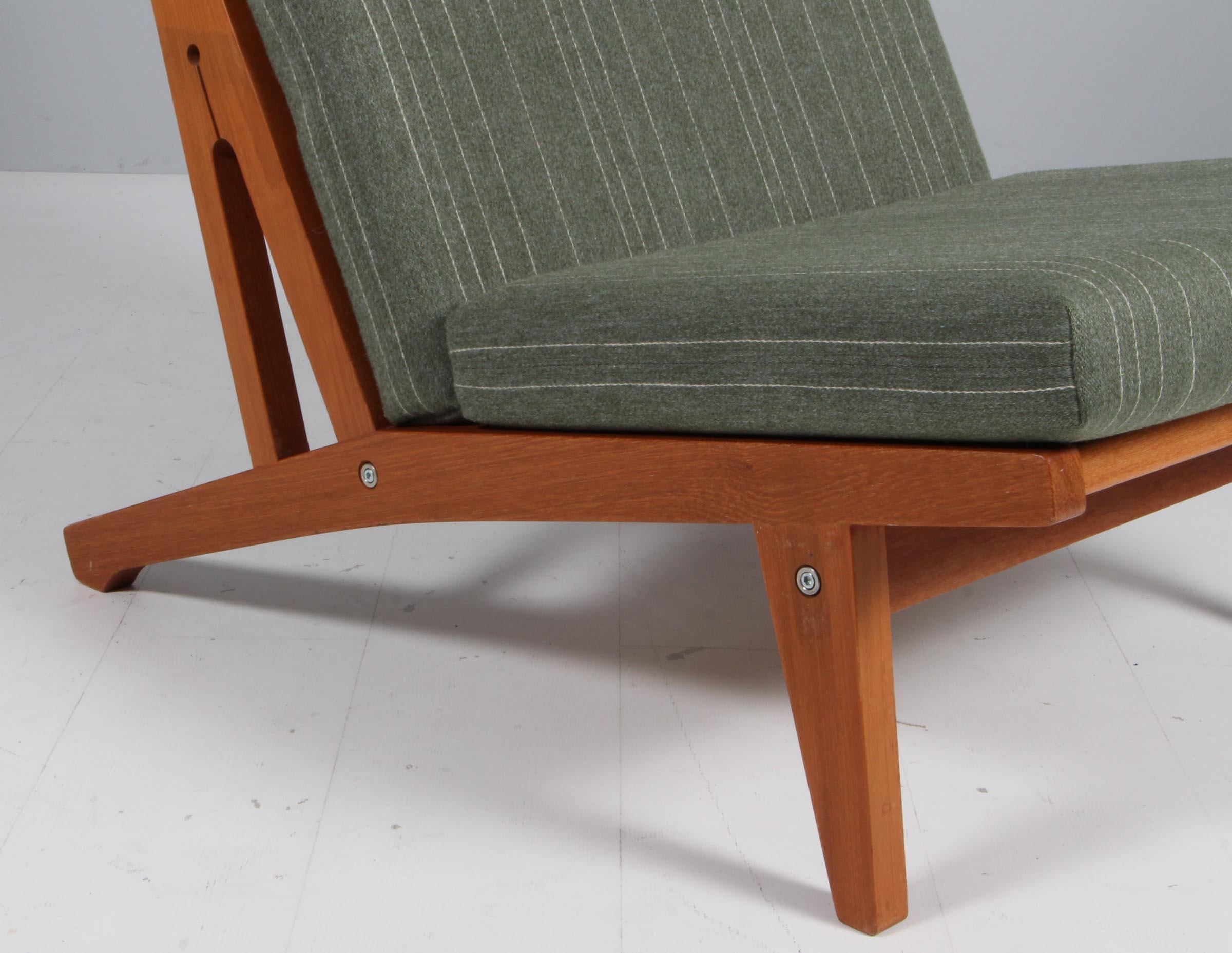 Hans J. Wegner Lounge Chair, Model GE-375 In Good Condition For Sale In Esbjerg, DK