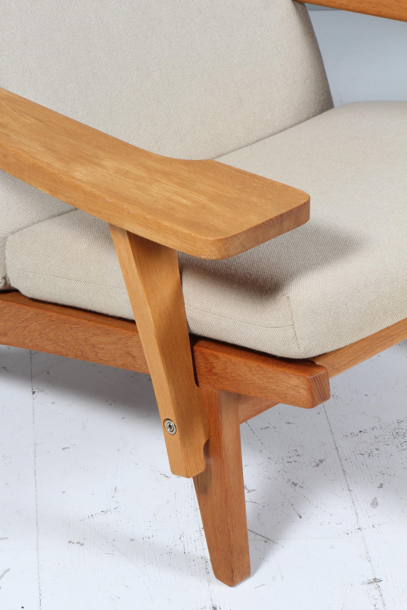 Hans J. Wegner Lounge Chair, Model GE-375 In Good Condition For Sale In Esbjerg, DK