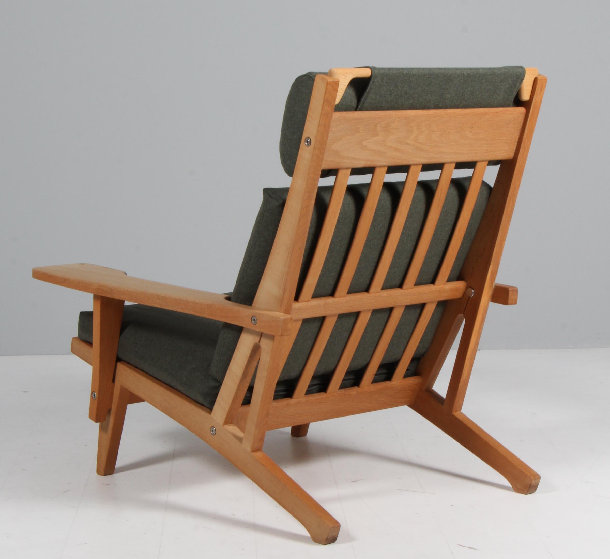 Mid-20th Century Hans J. Wegner Lounge Chair, Model GE-375 For Sale