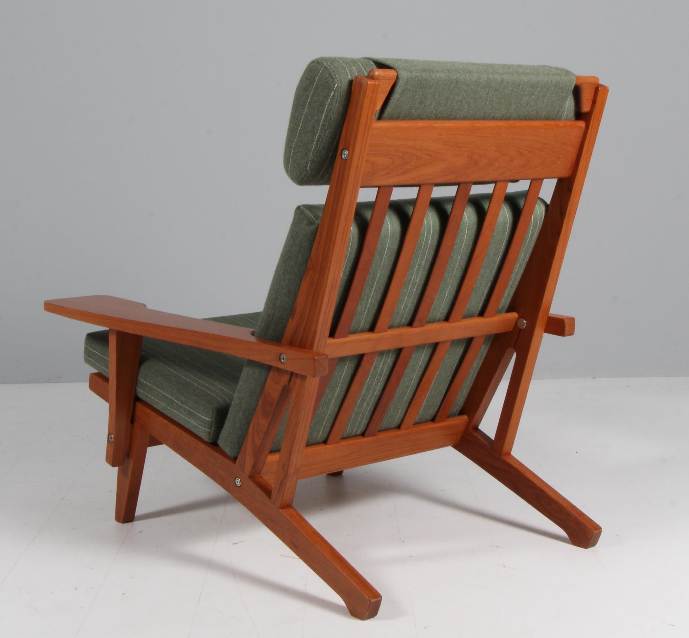 Mid-20th Century Hans J. Wegner Lounge Chair, Model GE-375 For Sale